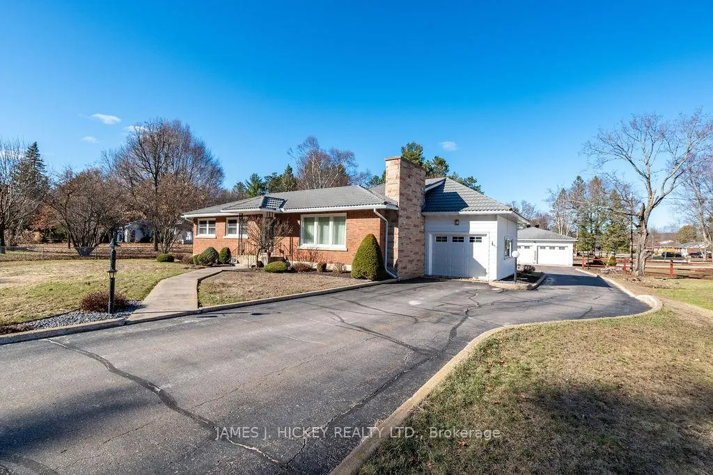 Photo of 33430 Hwy 17 W