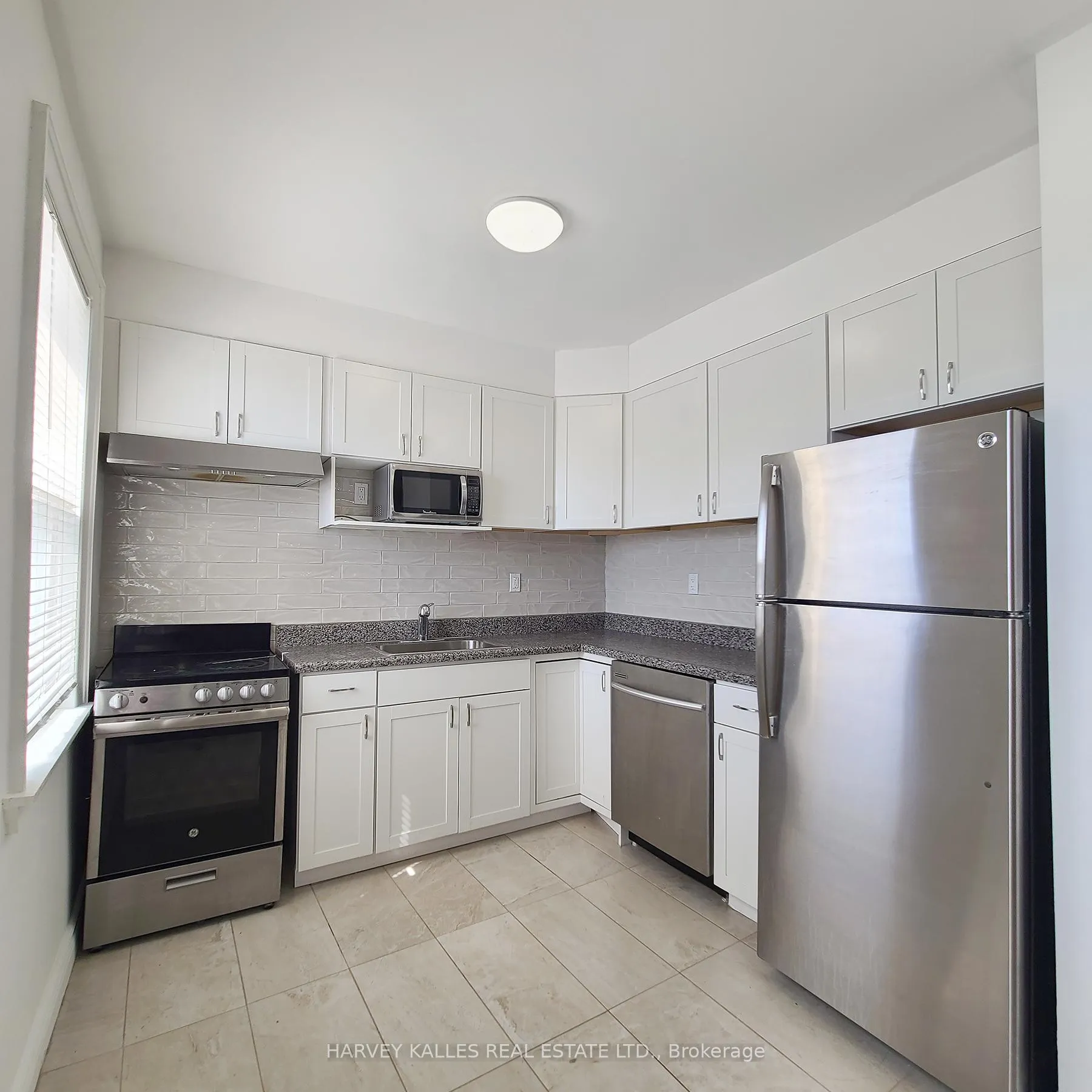Photo 5 of Unit 6, 1 Brookdale Avenue, Toronto, Lawrence Park North — HOMEH