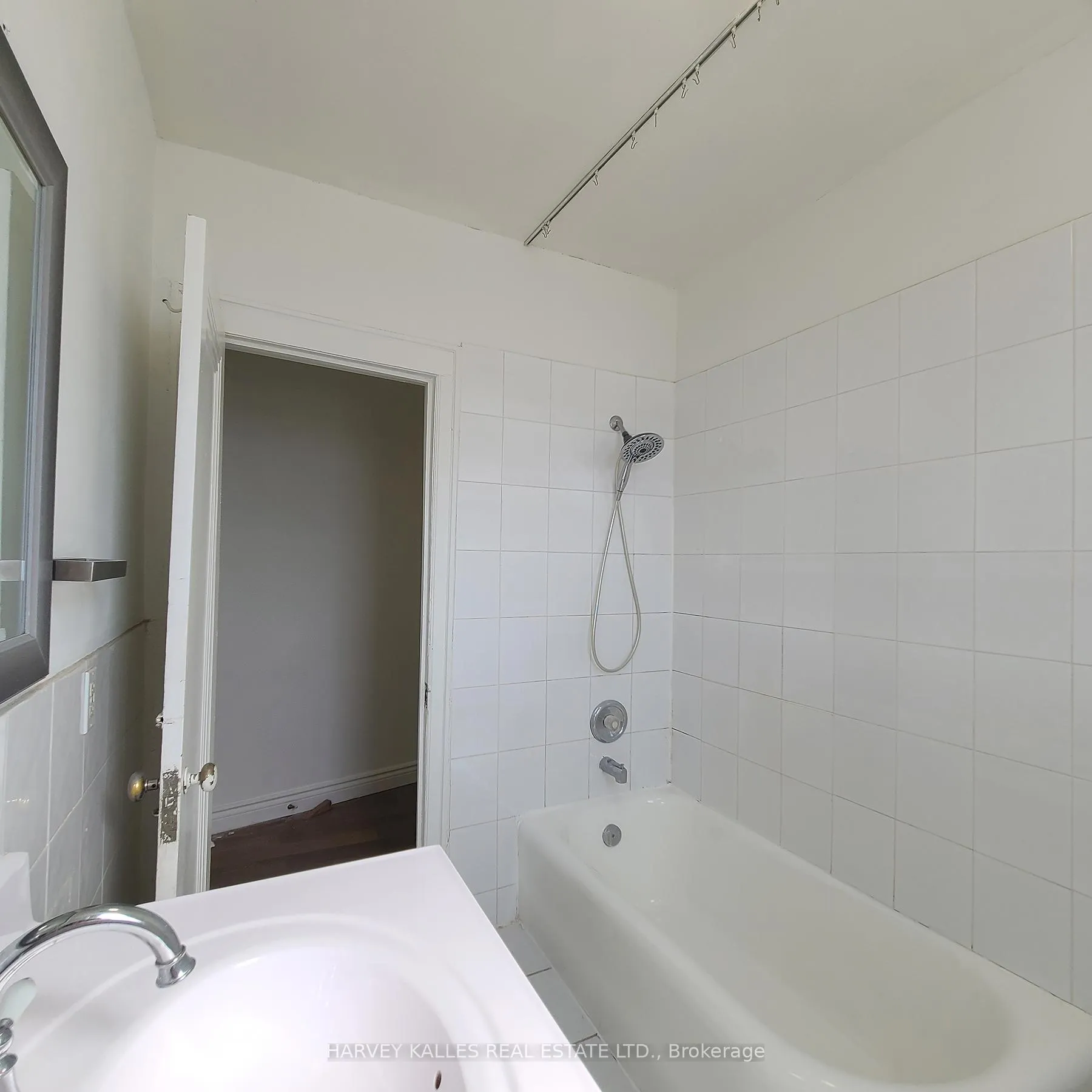 Photo 16 of Unit 6, 1 Brookdale Avenue, Toronto, Lawrence Park North — HOMEH