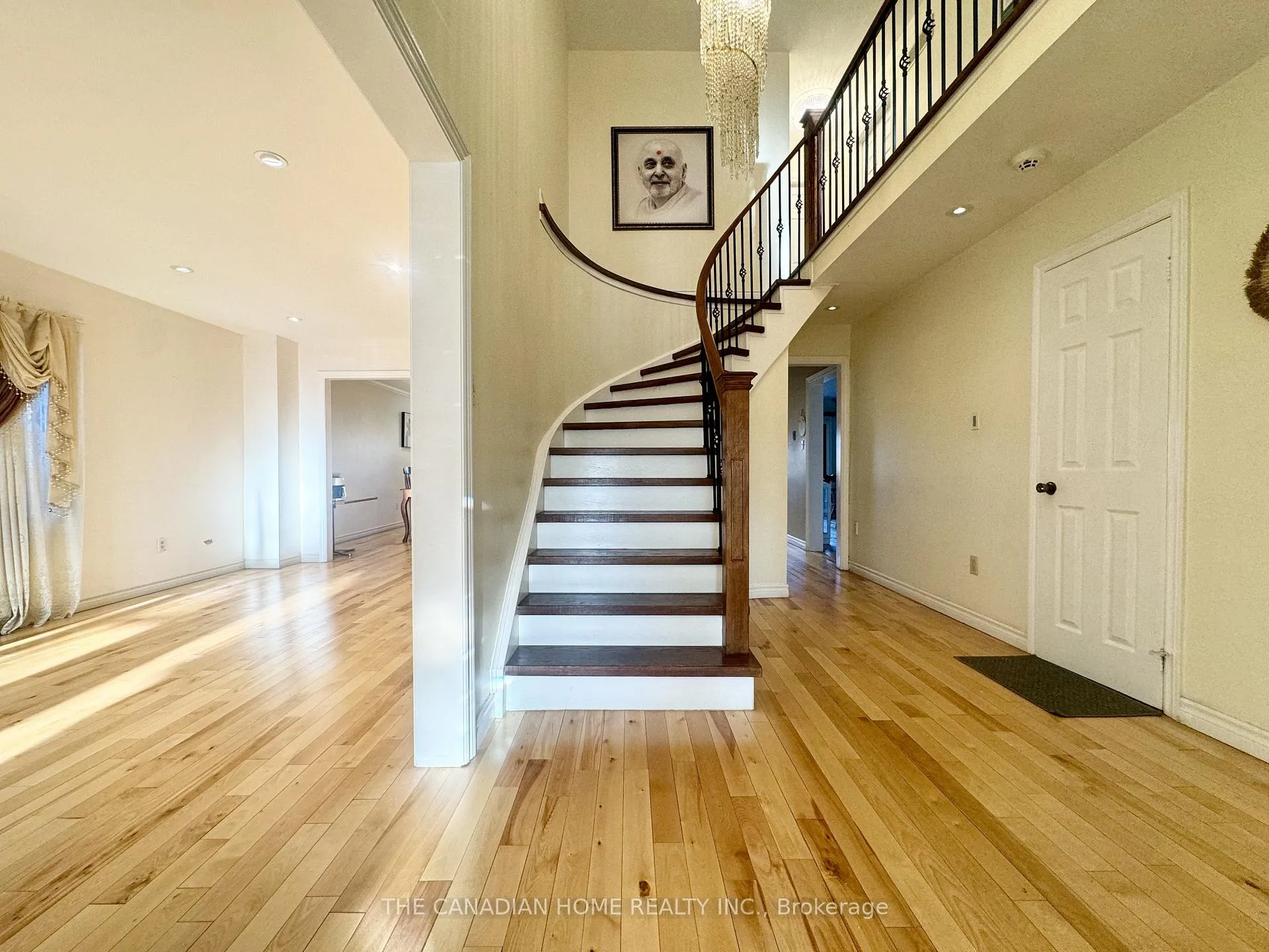 Photo 5 of 197 Johnson Street, Barrie, Grove East — HOMEH