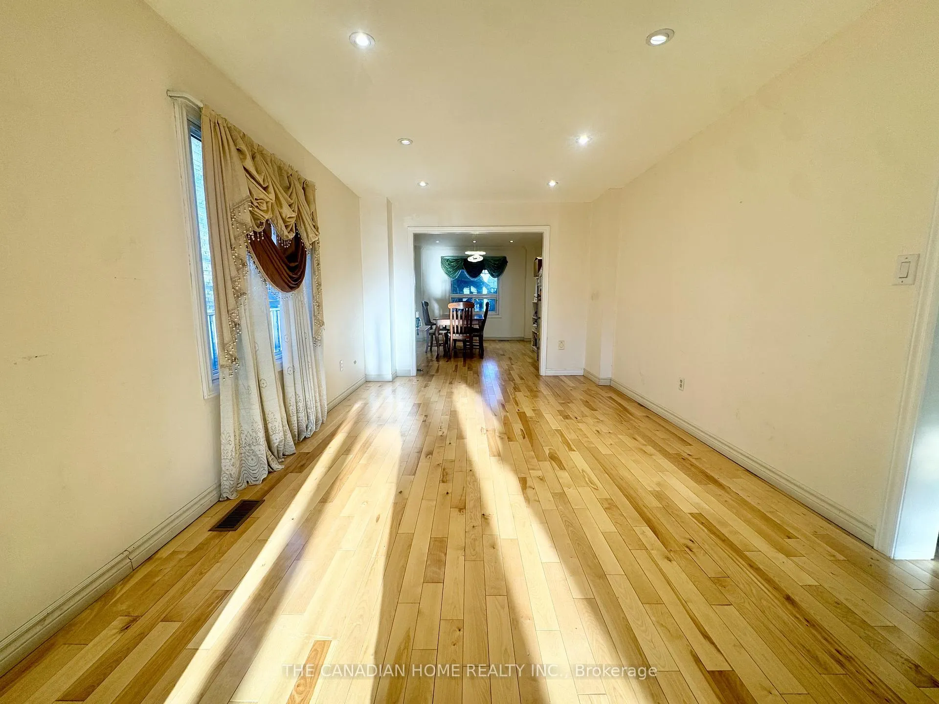 Photo 8 of 197 Johnson Street, Barrie, Grove East — HOMEH