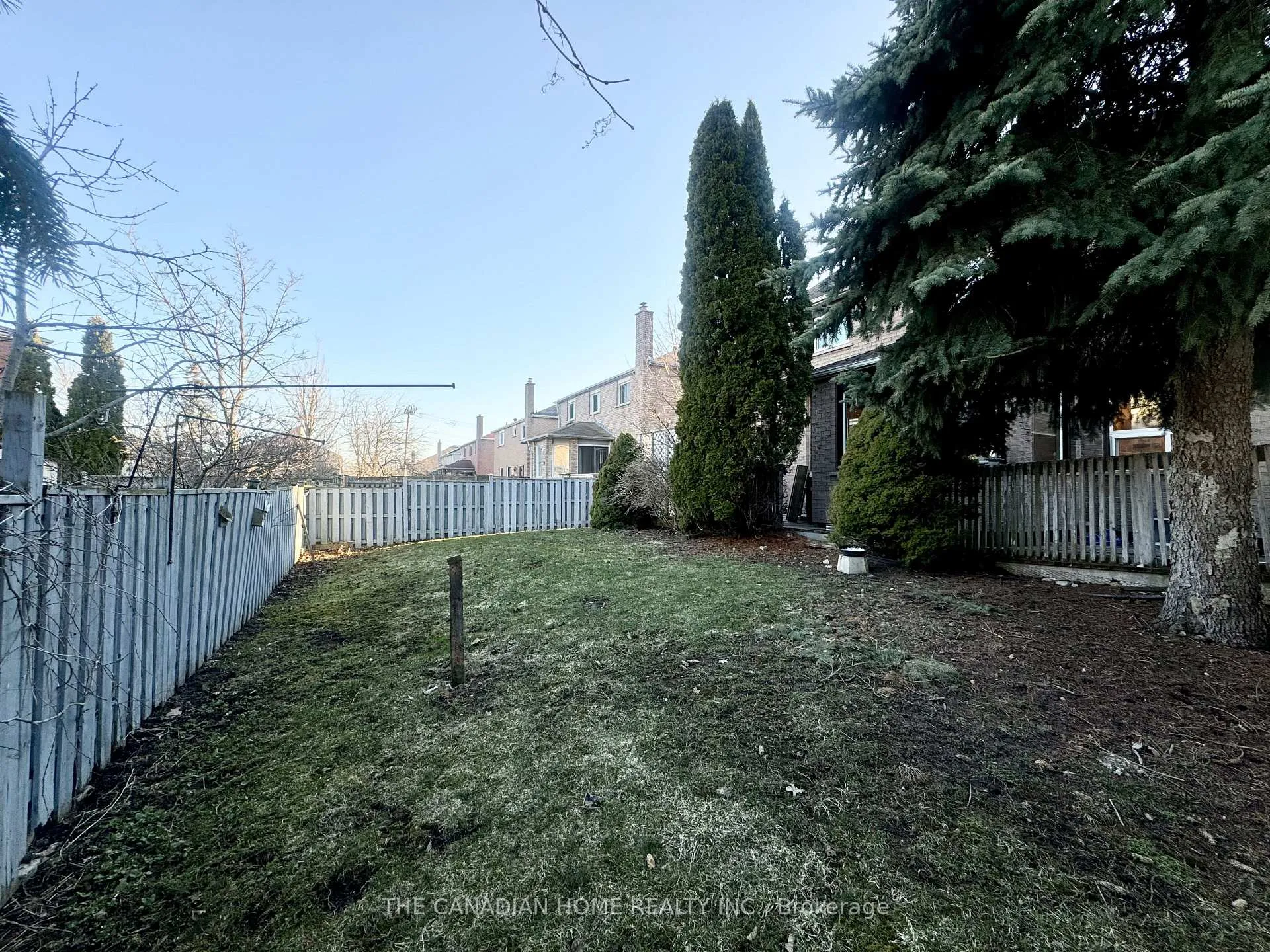 Photo 40 of 197 Johnson Street, Barrie, Grove East — HOMEH