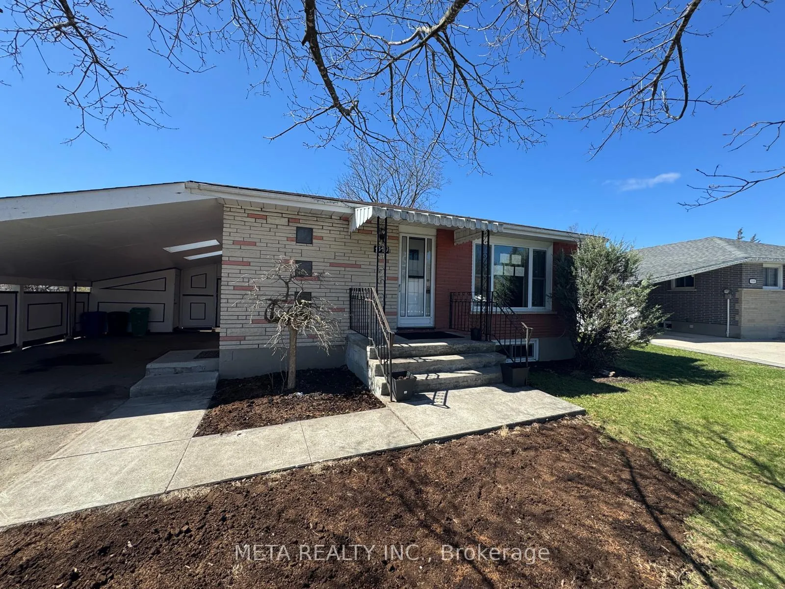 Front of 1179 Trentway Vista