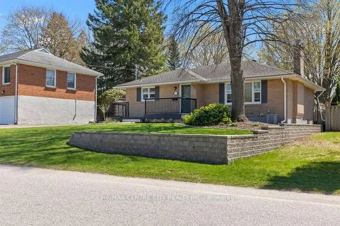 Photo 2 of 1302 Norman Avenue, London, South B — HOMEH