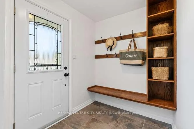 Photo 5 of 1302 Norman Avenue, London, South B — HOMEH