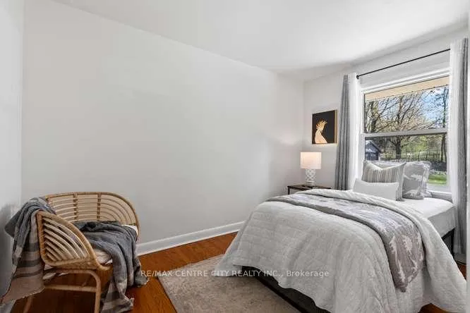 Photo 23 of 1302 Norman Avenue, London, South B — HOMEH