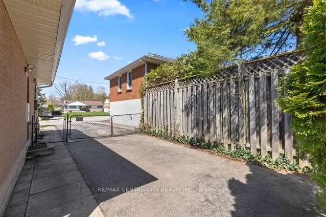 Photo 38 of 1302 Norman Avenue, London, South B — HOMEH