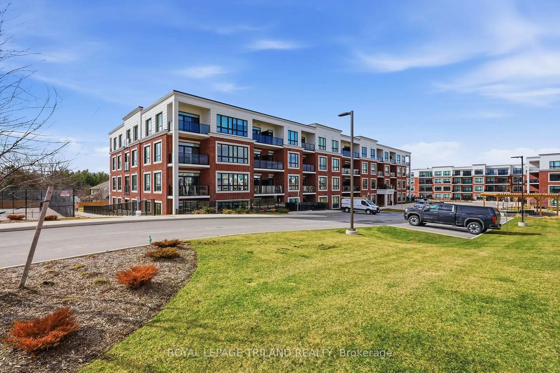 Photo 2 of Unit 310, 1560 Upper West Avenue, London, South B — HOMEH