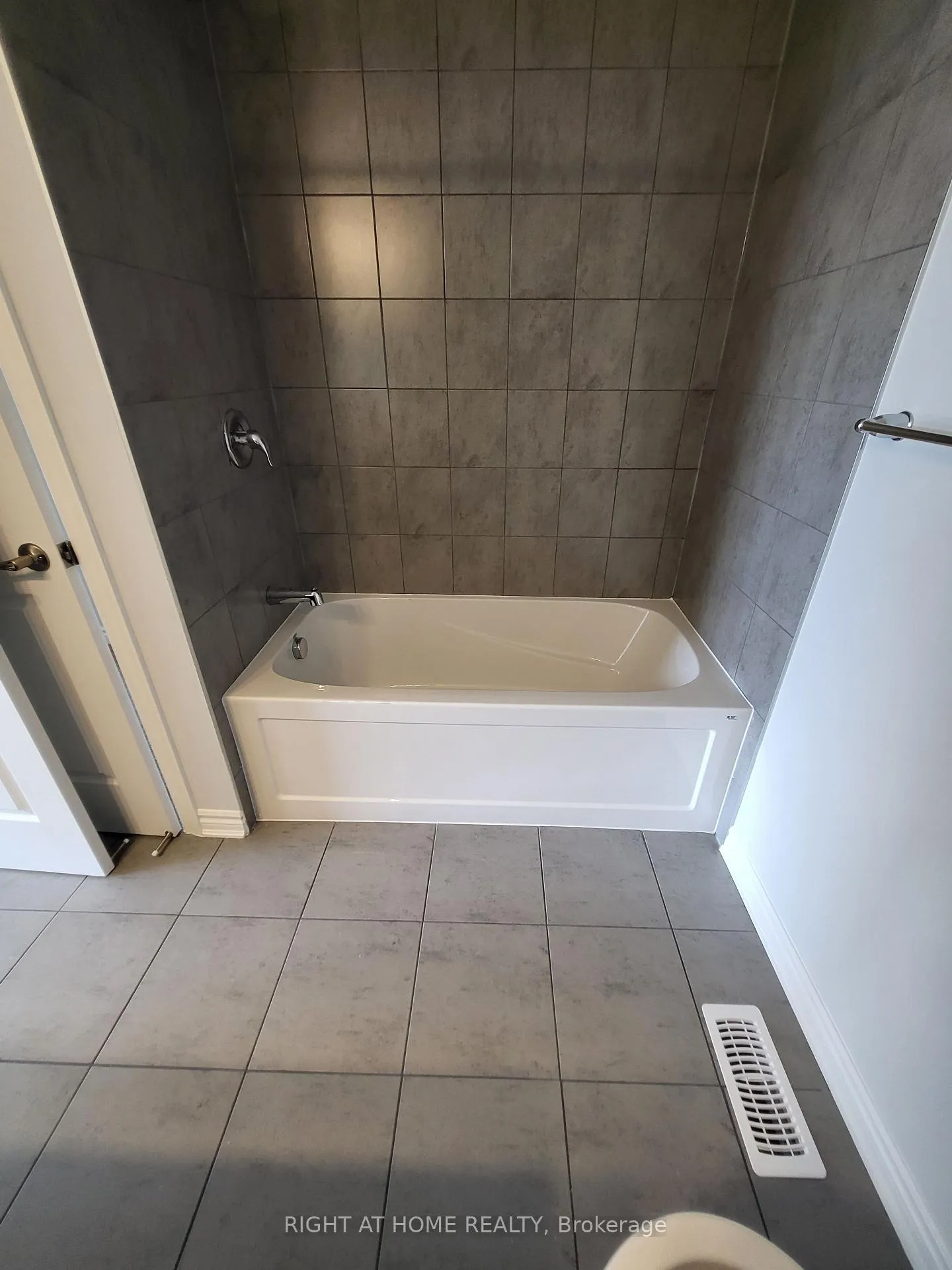 Photo 16 of 514 Rye Grass Way, Ottawa, Barrhaven - Half Moon Bay — HOMEH