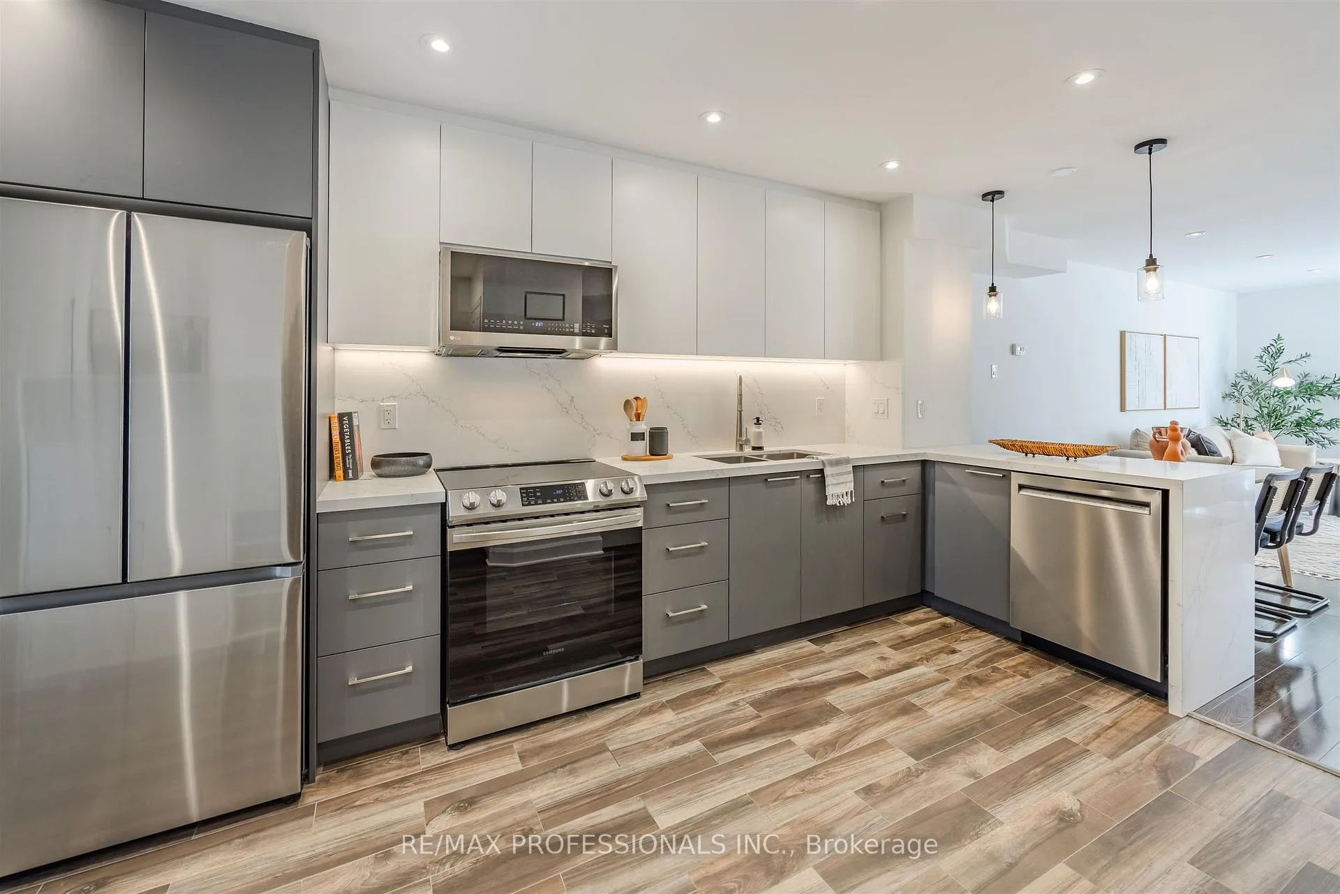 Photo 4 of 760 Rhodes Avenue, Toronto, Greenwood-Coxwell — HOMEH
