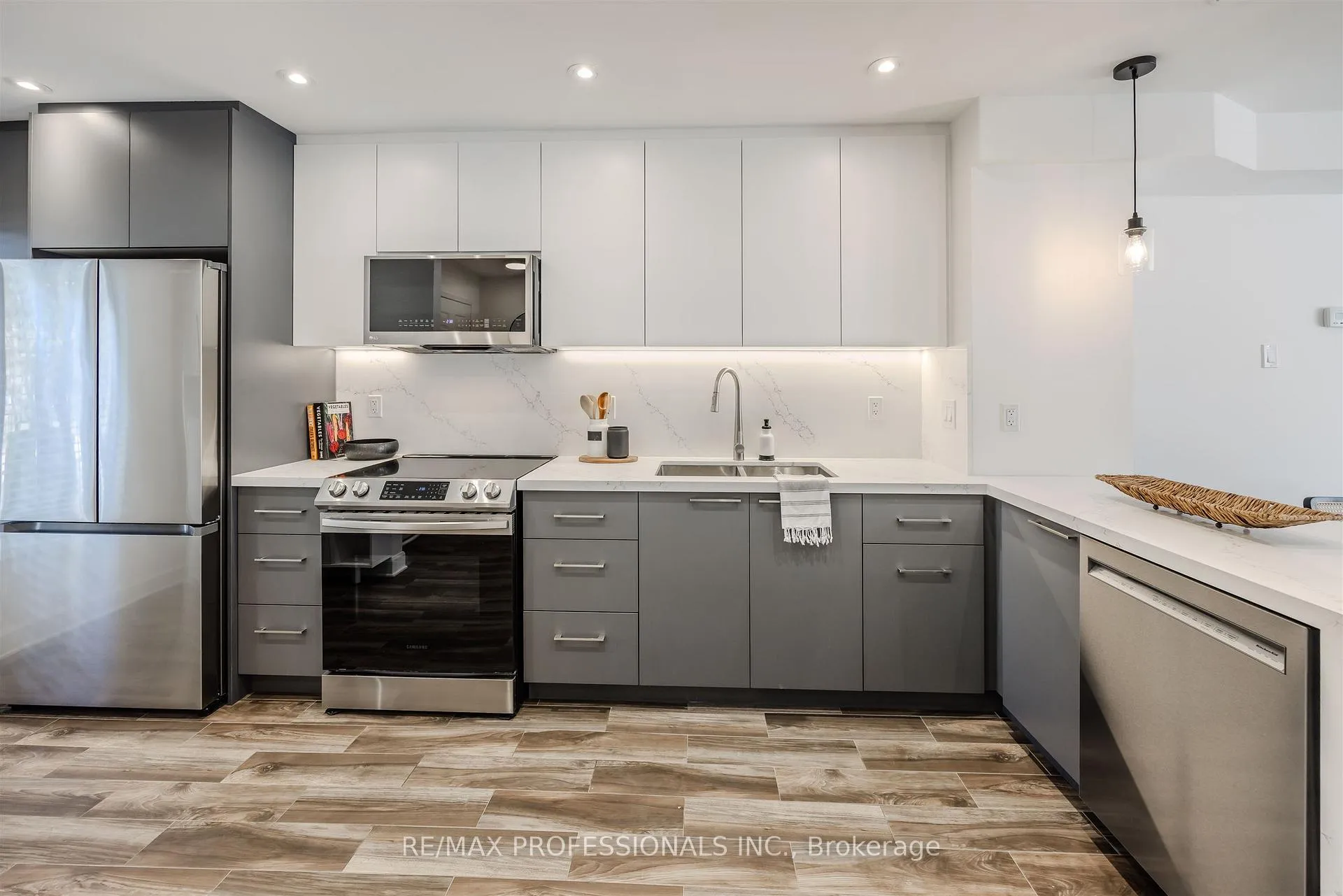 Photo 5 of 760 Rhodes Avenue, Toronto, Greenwood-Coxwell — HOMEH