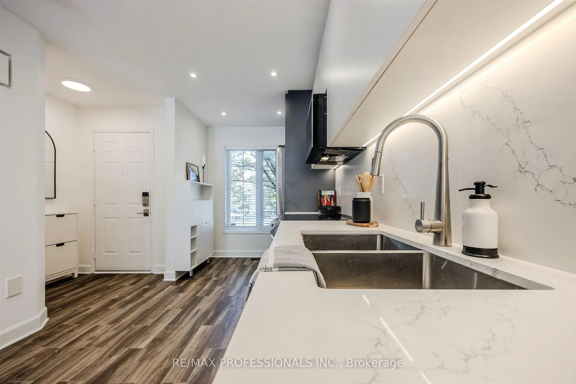 Photo 6 of 760 Rhodes Avenue, Toronto, Greenwood-Coxwell — HOMEH