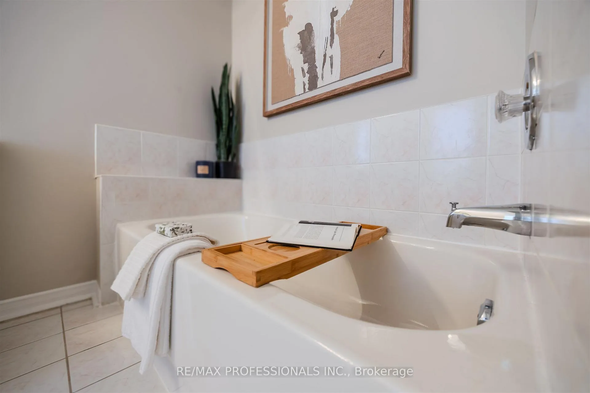 Photo 25 of 760 Rhodes Avenue, Toronto, Greenwood-Coxwell — HOMEH