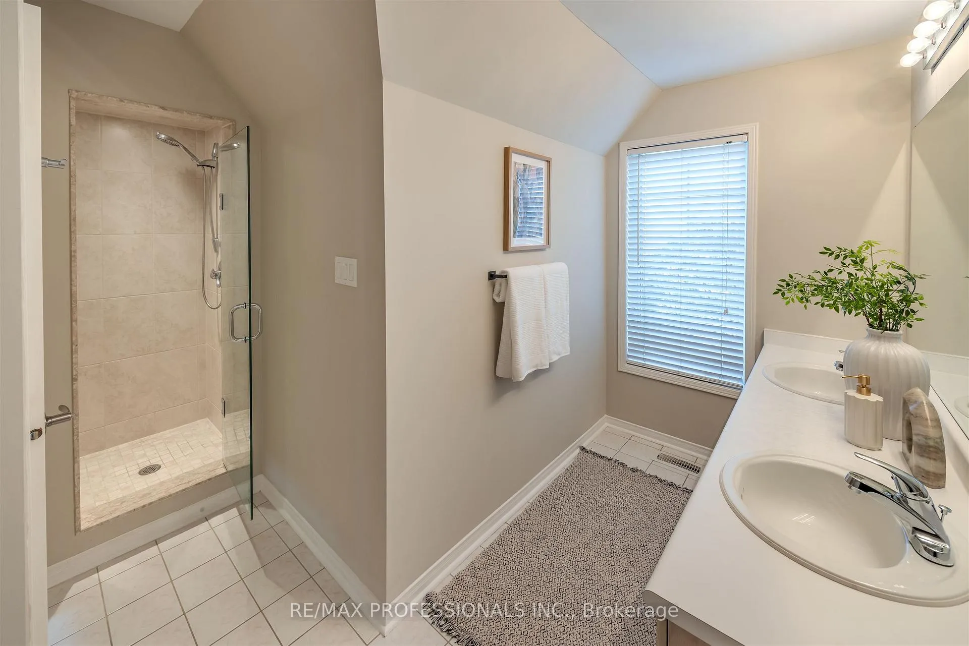 Photo 26 of 760 Rhodes Avenue, Toronto, Greenwood-Coxwell — HOMEH