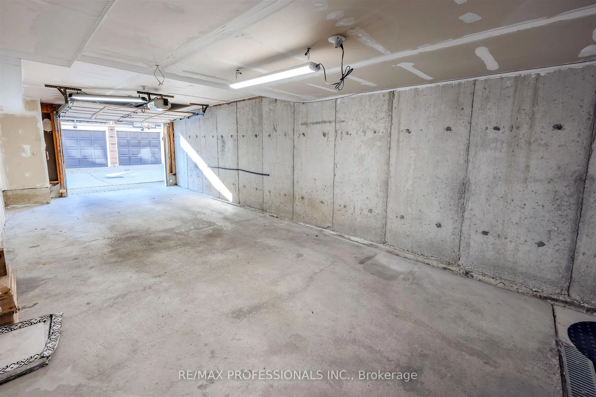 Photo 32 of 760 Rhodes Avenue, Toronto, Greenwood-Coxwell — HOMEH