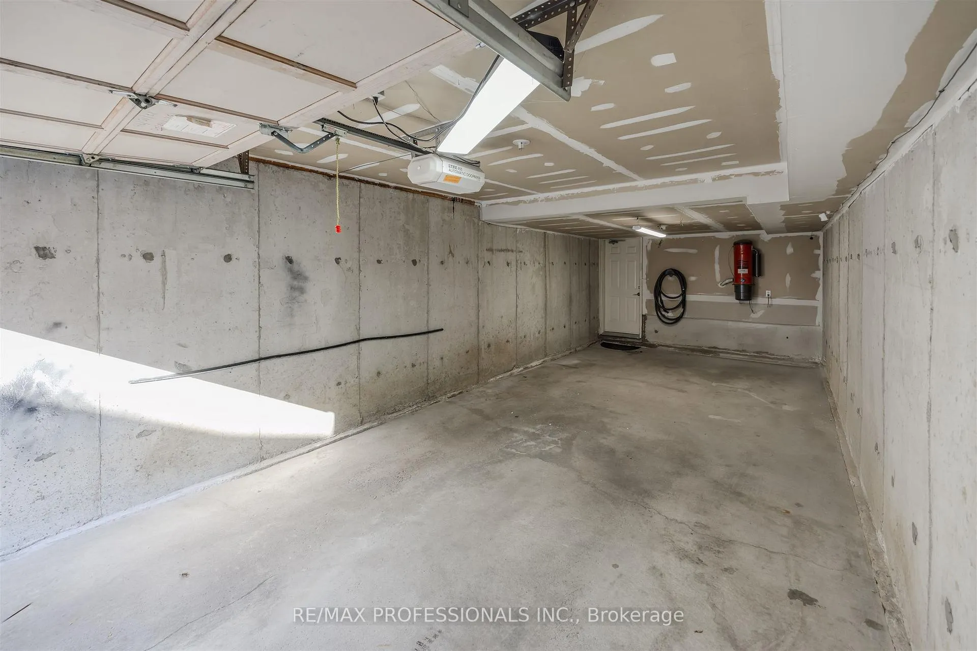 Photo 33 of 760 Rhodes Avenue, Toronto, Greenwood-Coxwell — HOMEH