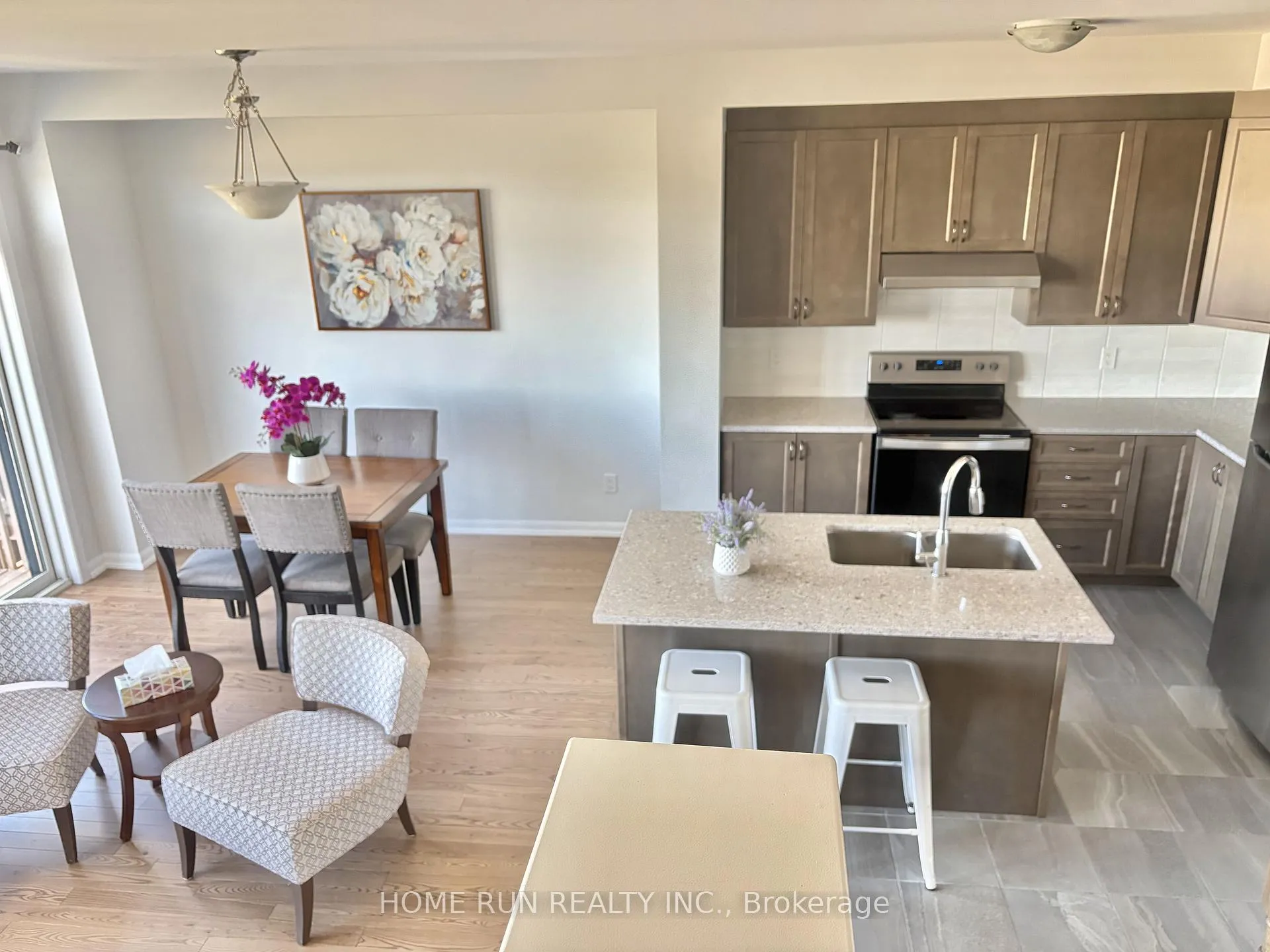 Photo 3 of 111 Teelin Circle, Ottawa, Barrhaven - Half Moon Bay — HOMEH