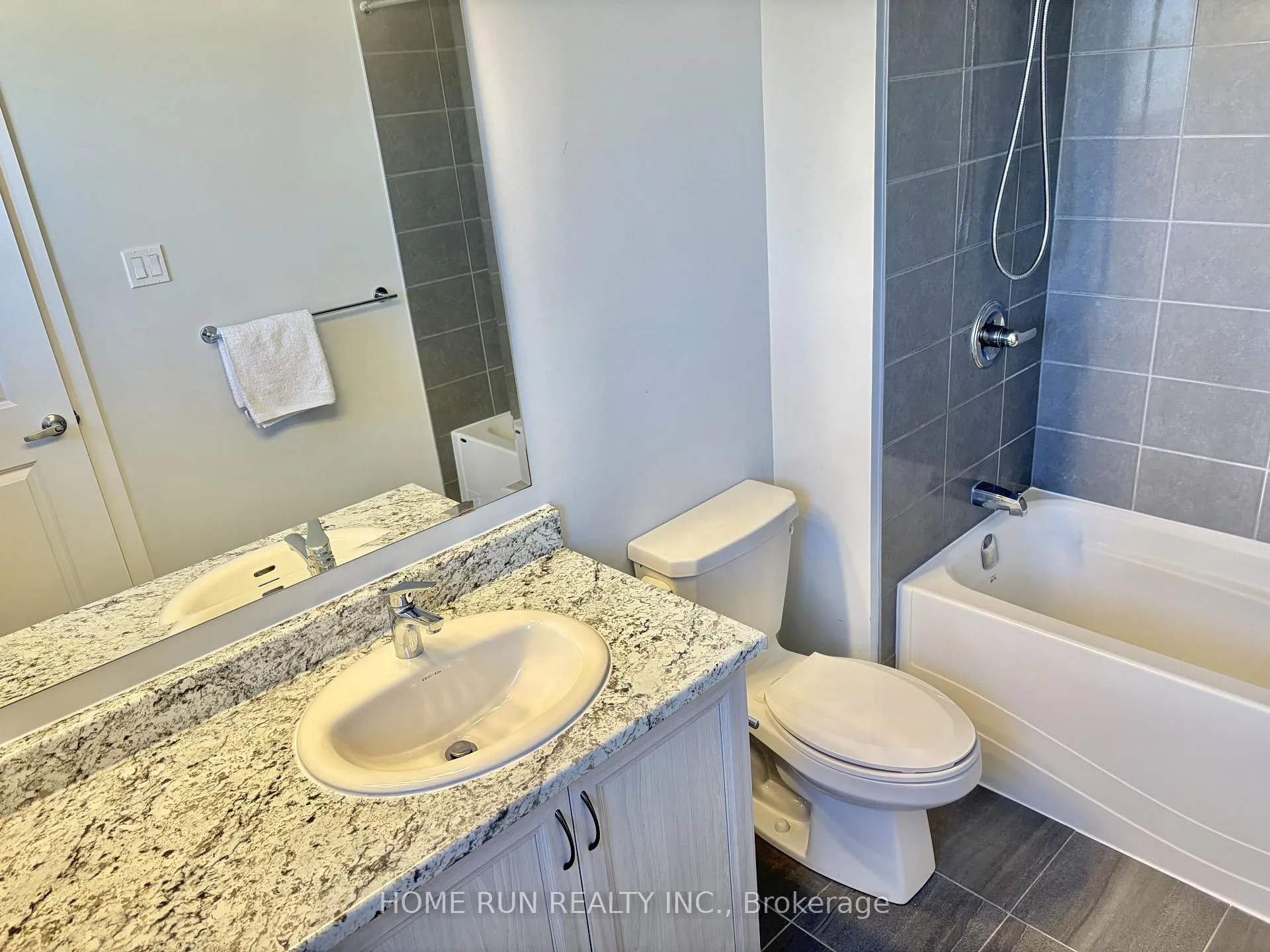 Photo 9 of 111 Teelin Circle, Ottawa, Barrhaven - Half Moon Bay — HOMEH