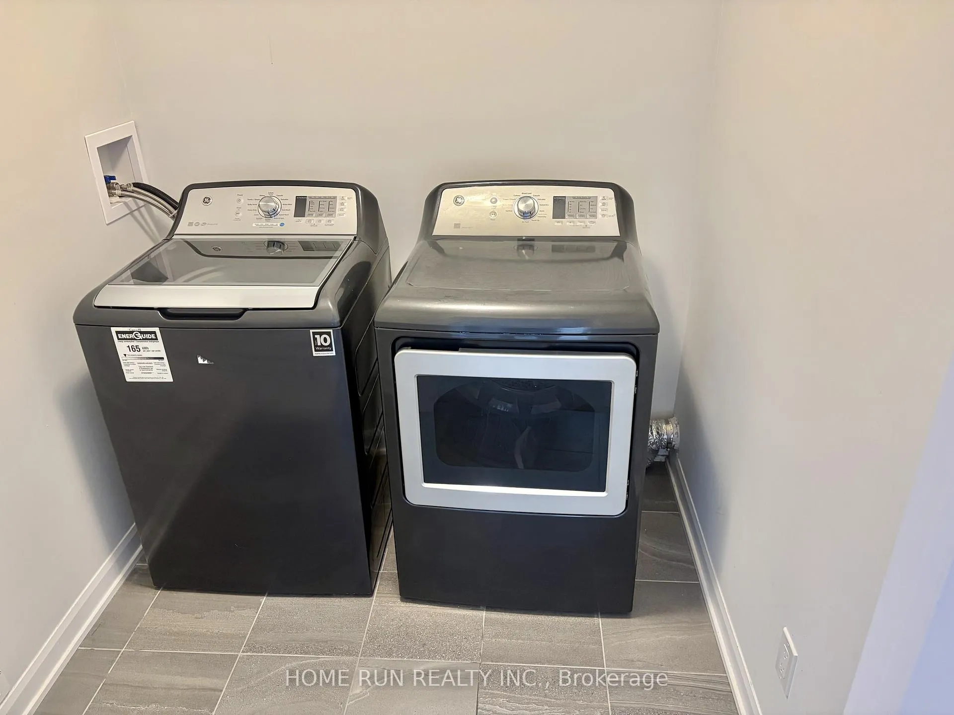 Photo 13 of 111 Teelin Circle, Ottawa, Barrhaven - Half Moon Bay — HOMEH