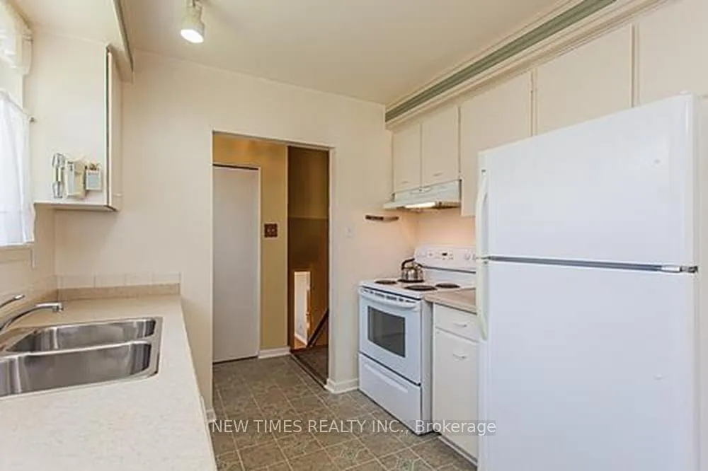 Photo 9 of 52 Lehar Crescent, North York, Hillcrest Village — HOMEH