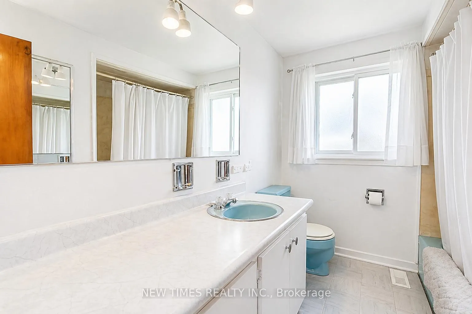 Photo 11 of 52 Lehar Crescent, North York, Hillcrest Village — HOMEH