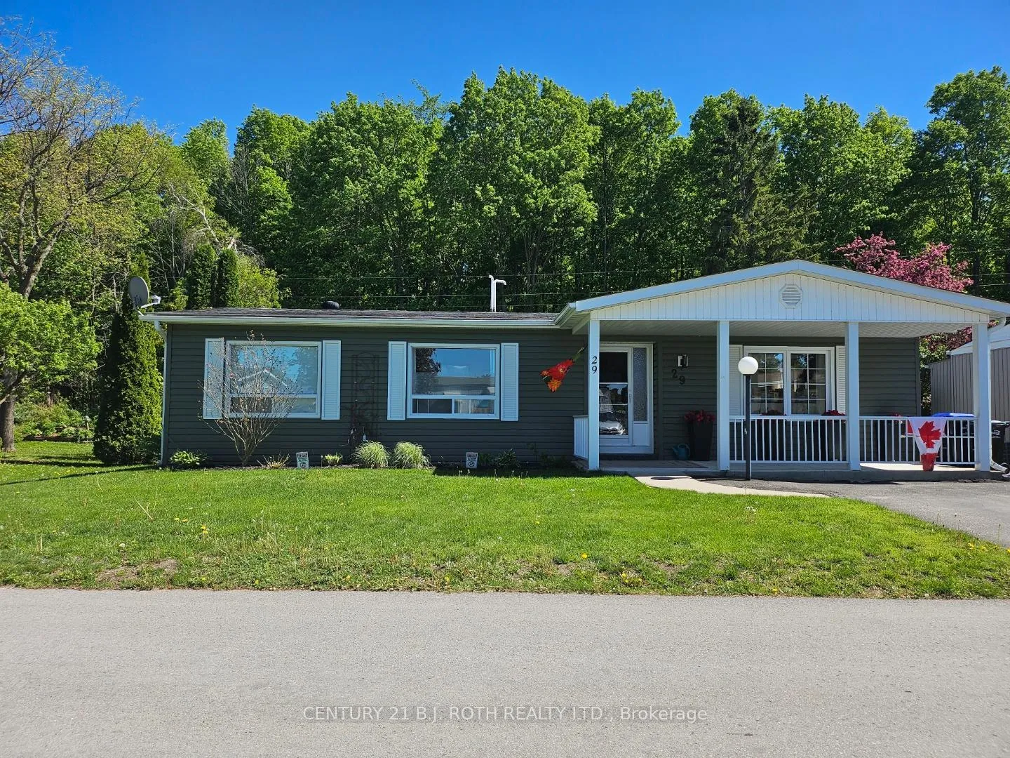Photo 2 of 29 Corner Brook Trail, Innisfil, Rural Innisfil — HOMEH