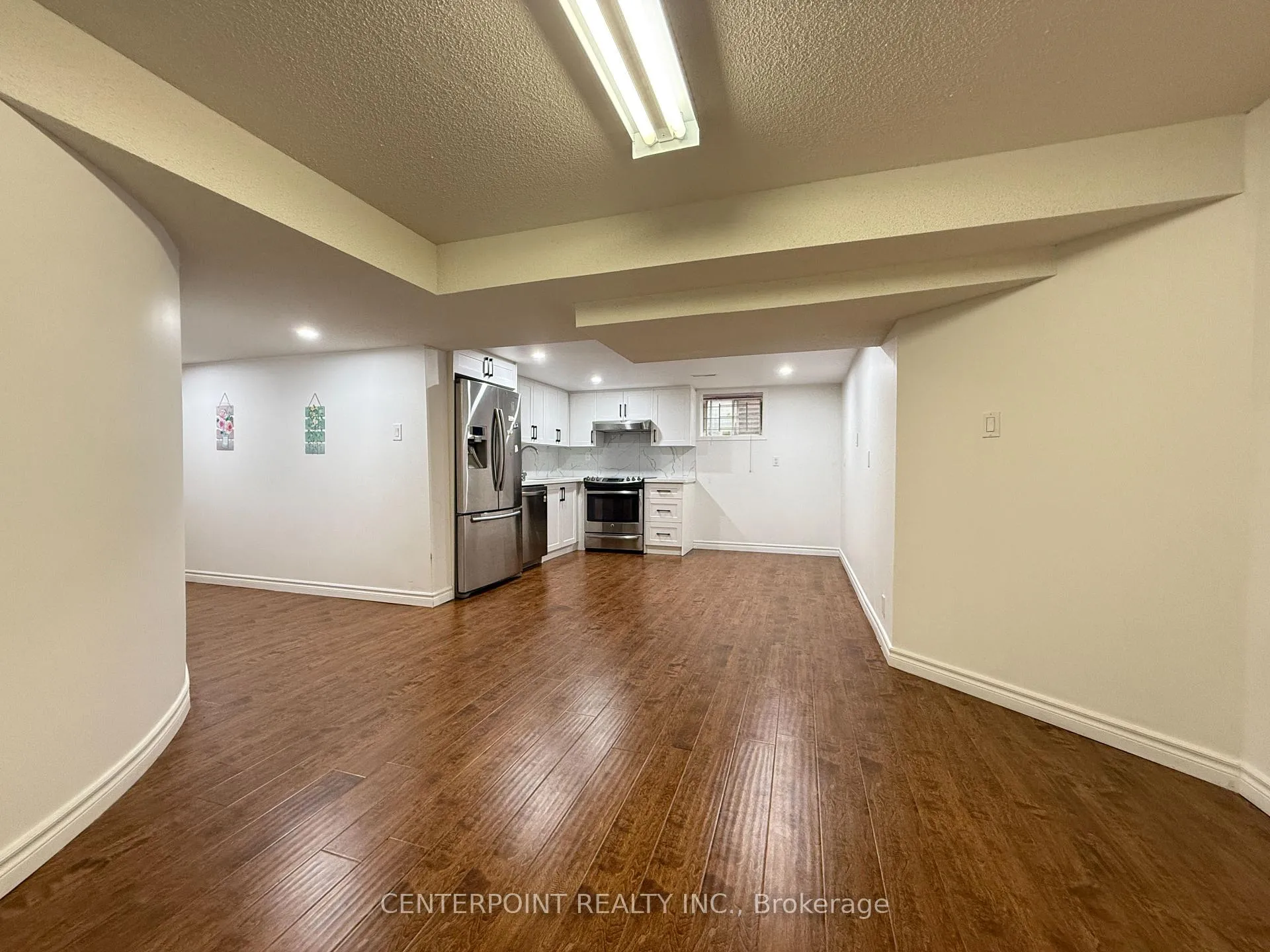 Photo 3 of 585 Village Basement Parkway, Markham, Unionville — HOMEH
