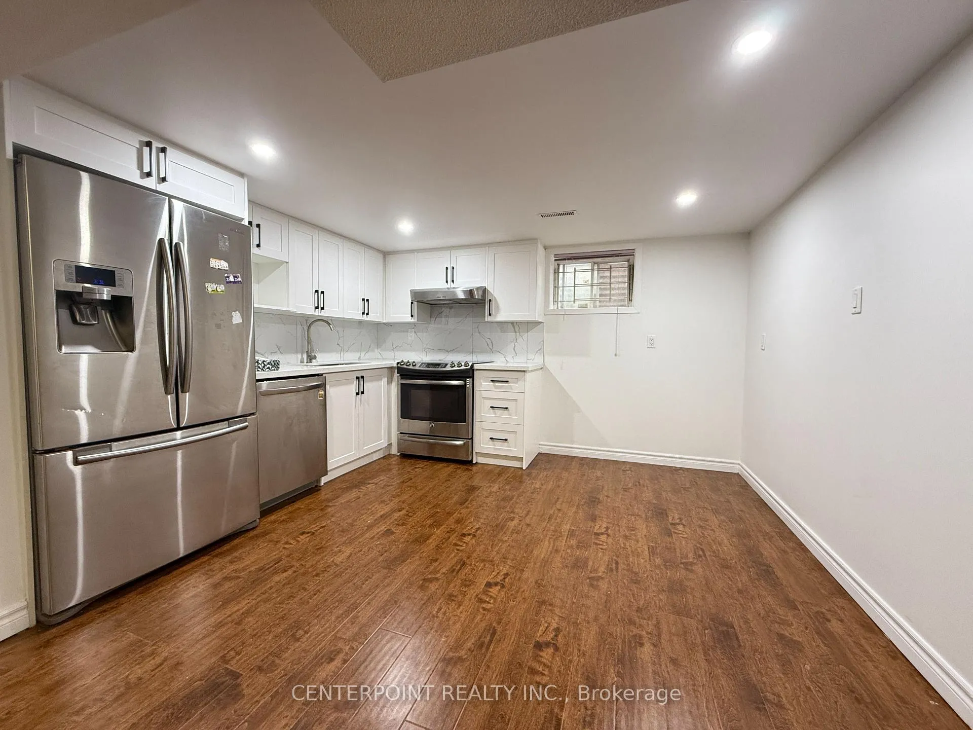 Photo 4 of 585 Village Basement Parkway, Markham, Unionville — HOMEH