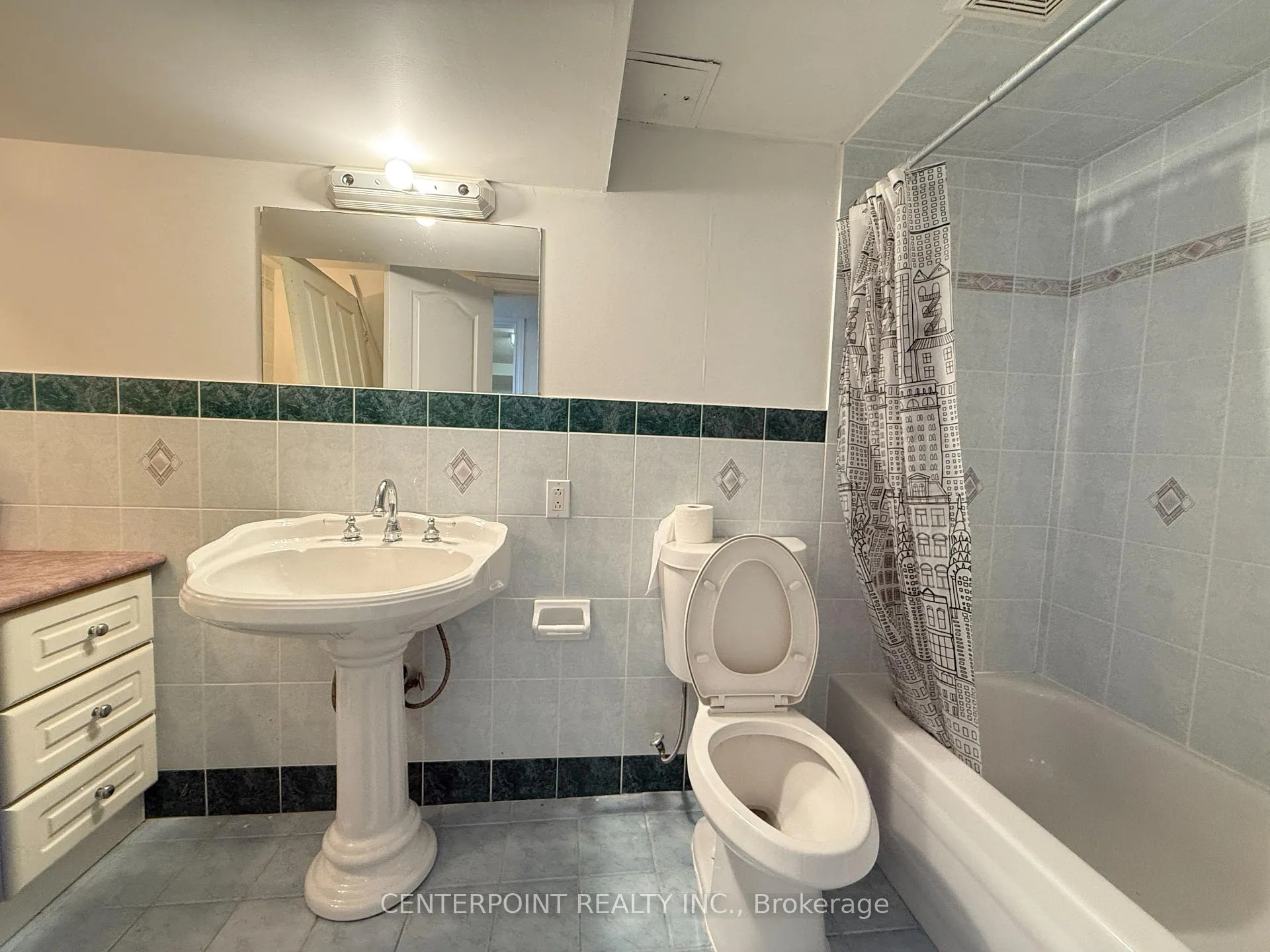 Photo 6 of 585 Village Basement Parkway, Markham, Unionville — HOMEH