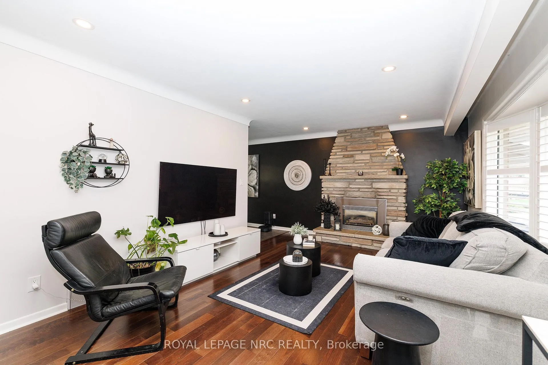 Photo 4 of 24 O`mara Drive, St. Catharines, Grapeview — HOMEH