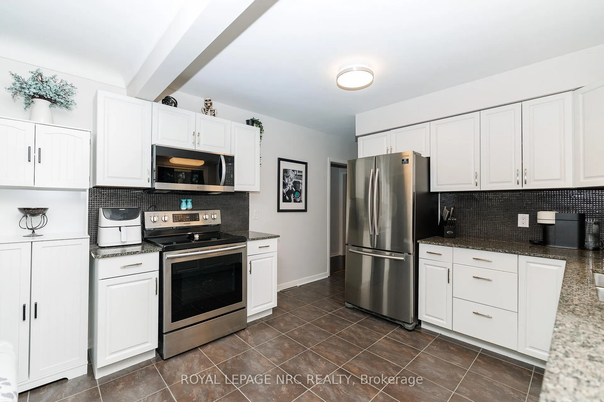 Photo 10 of 24 O`mara Drive, St. Catharines, Grapeview — HOMEH