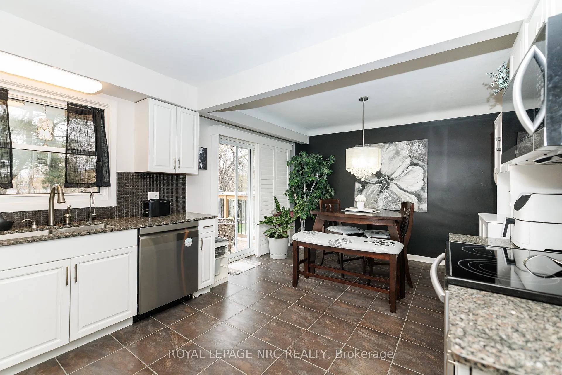 Photo 11 of 24 O`mara Drive, St. Catharines, Grapeview — HOMEH