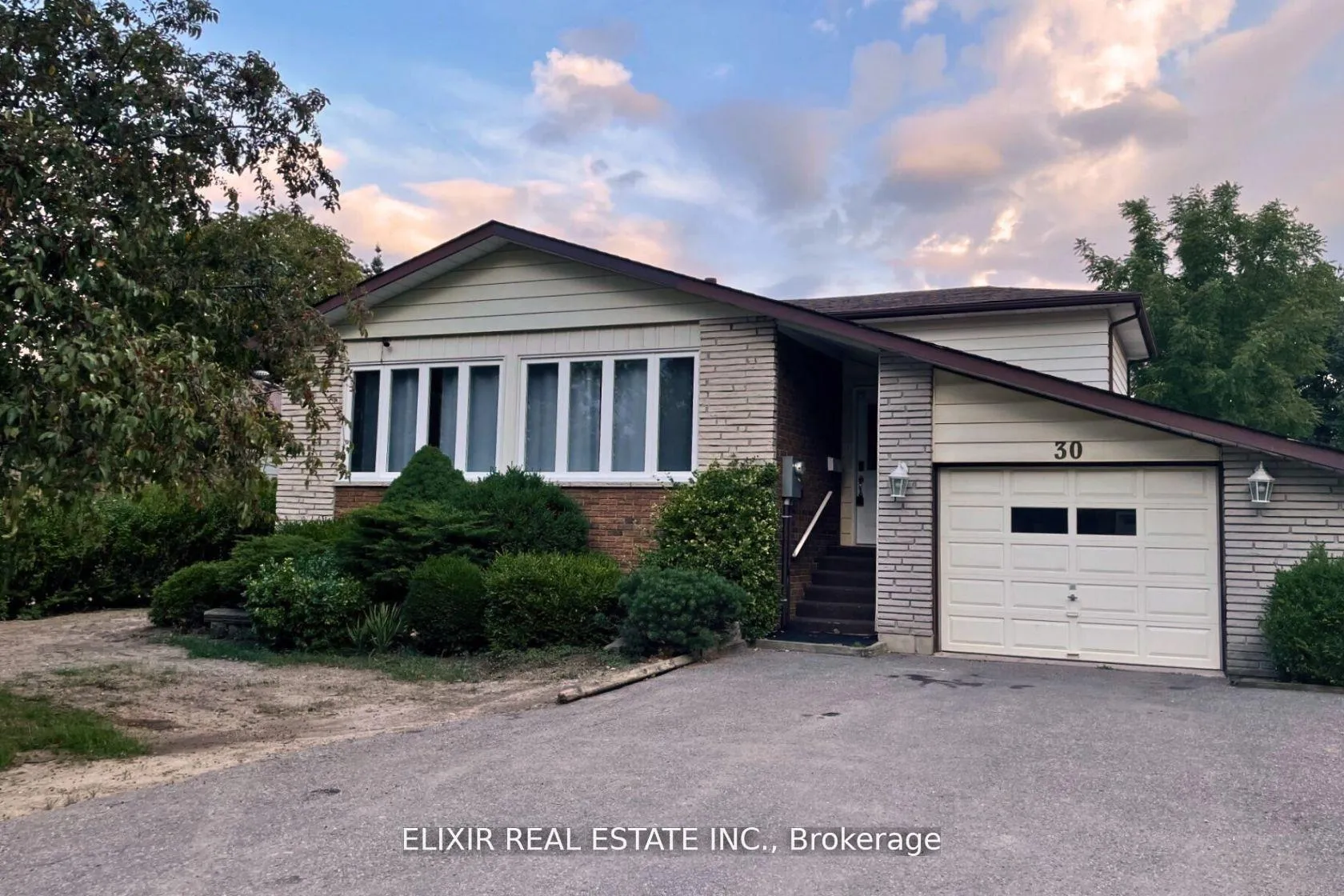 Photo 1 of 30 Trotters Lane, Brampton, Brampton South — HOMEH