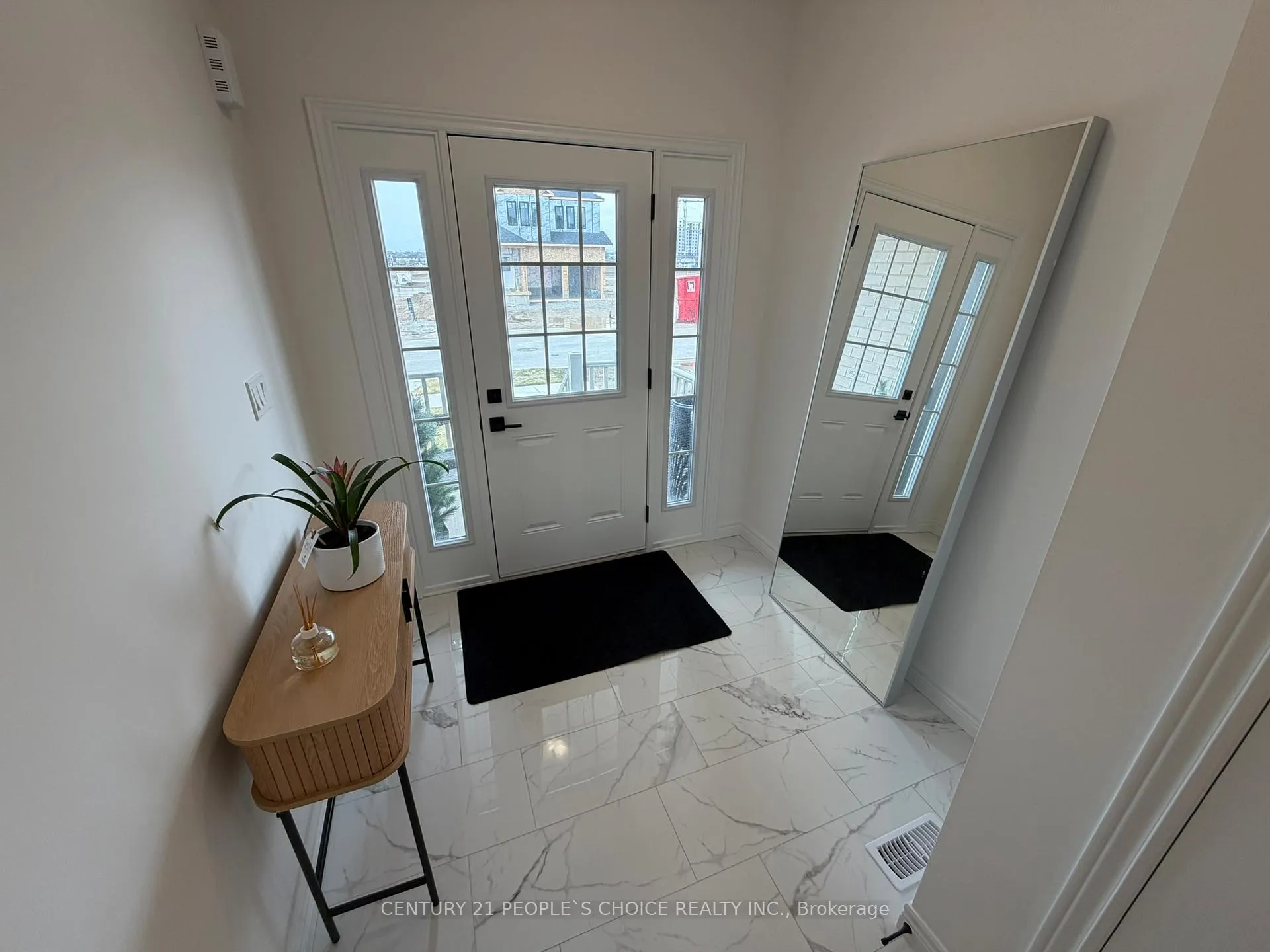 Photo 2 of 520 Anton Crescent, Kitchener — HOMEH