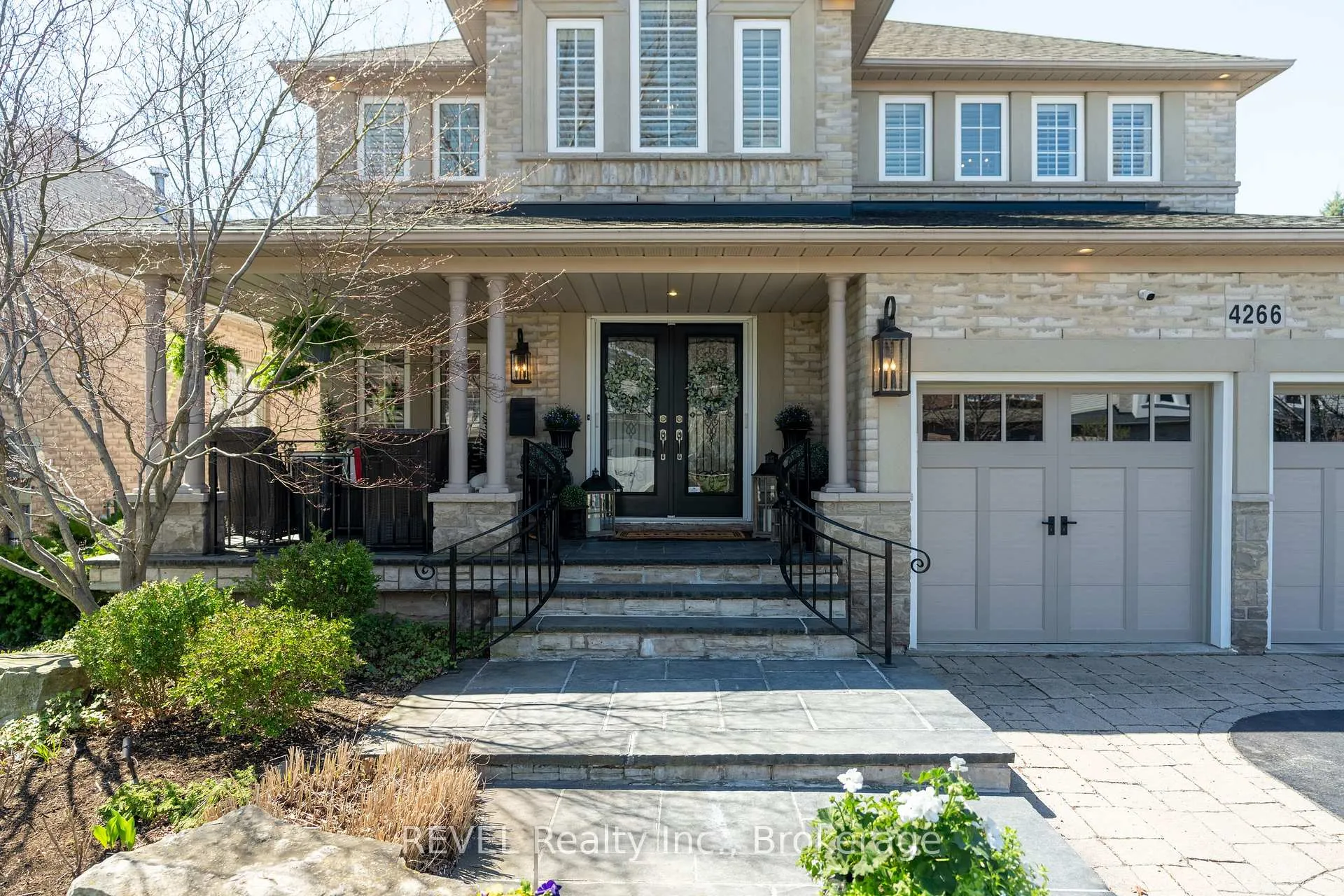 Photo 2 of 4266 Clubview Drive, Burlington, Rose — HOMEH