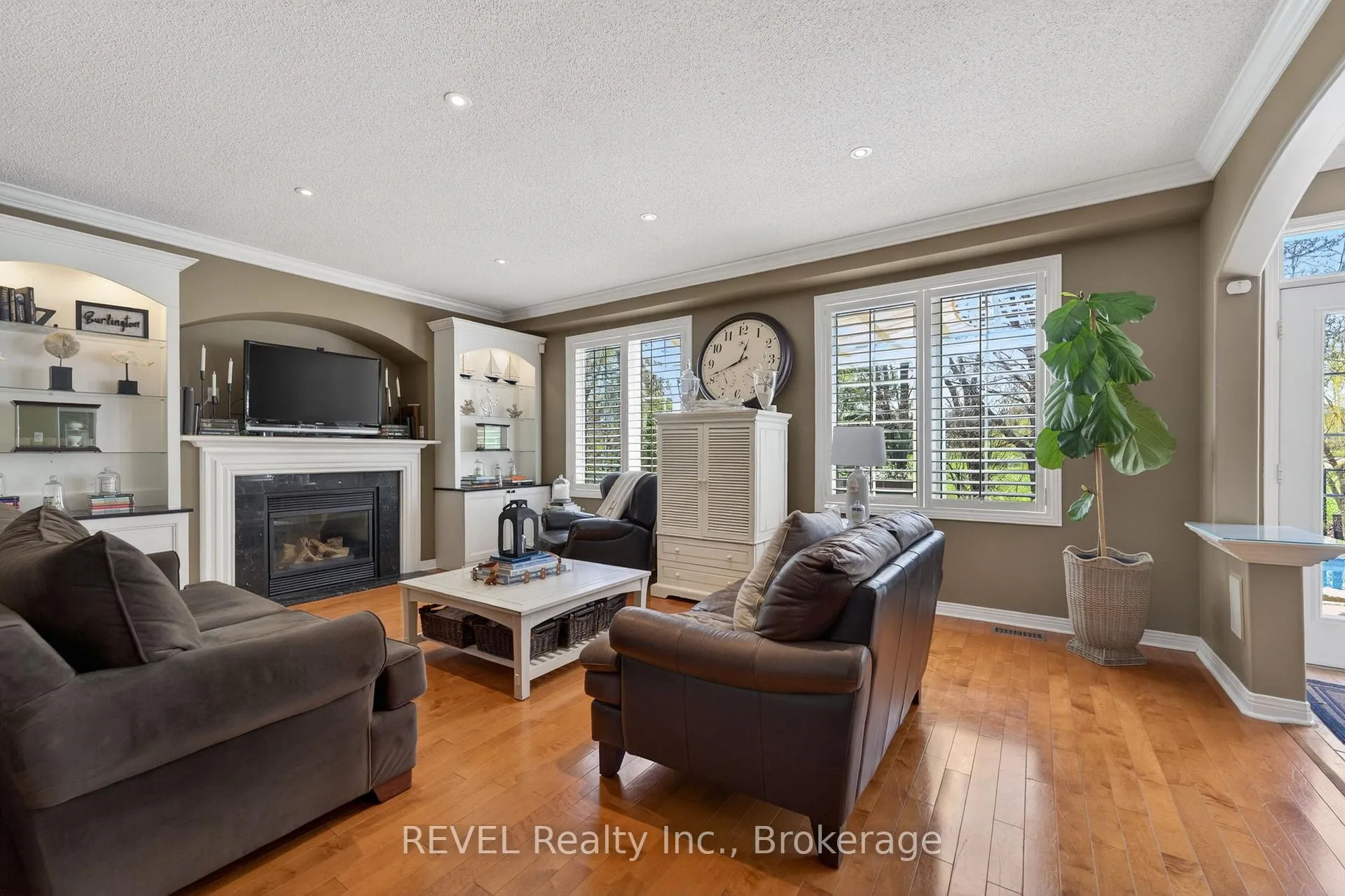 Photo 14 of 4266 Clubview Drive, Burlington, Rose — HOMEH