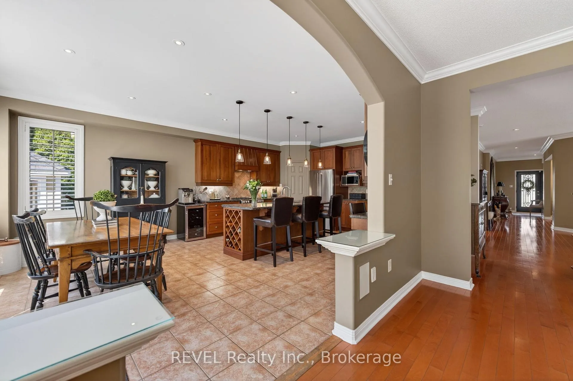 Photo 16 of 4266 Clubview Drive, Burlington, Rose — HOMEH