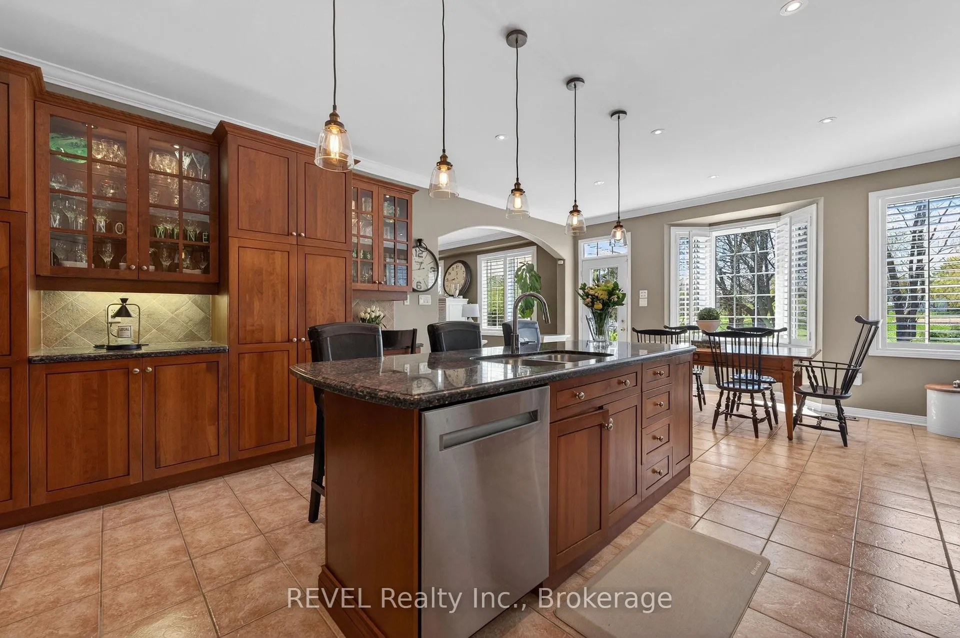 Photo 19 of 4266 Clubview Drive, Burlington, Rose — HOMEH