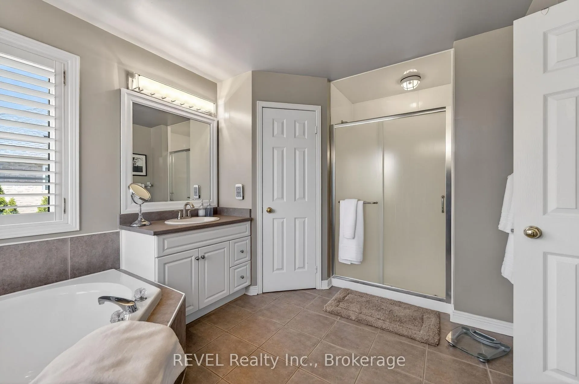 Photo 27 of 4266 Clubview Drive, Burlington, Rose — HOMEH
