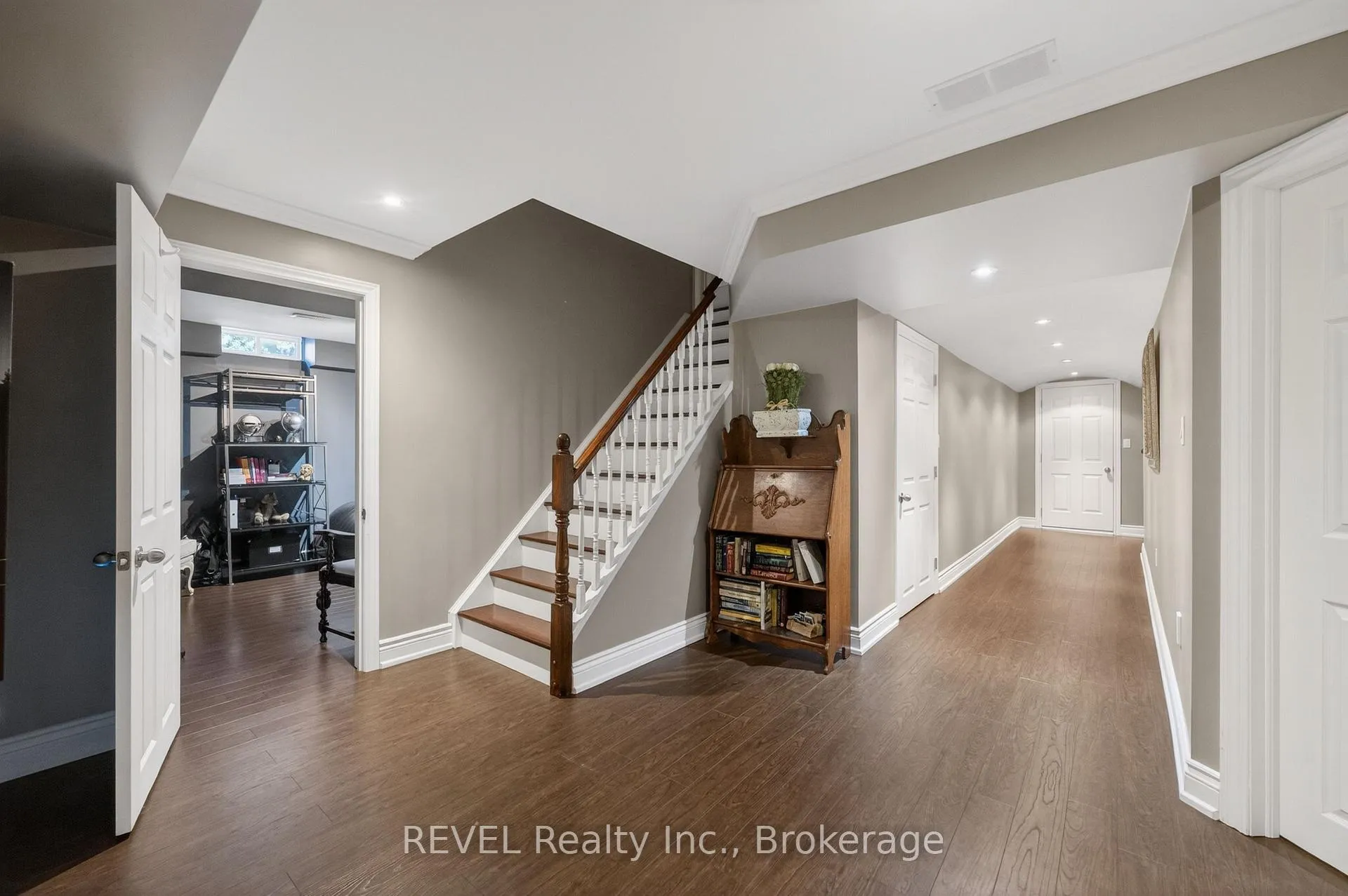 Photo 38 of 4266 Clubview Drive, Burlington, Rose — HOMEH