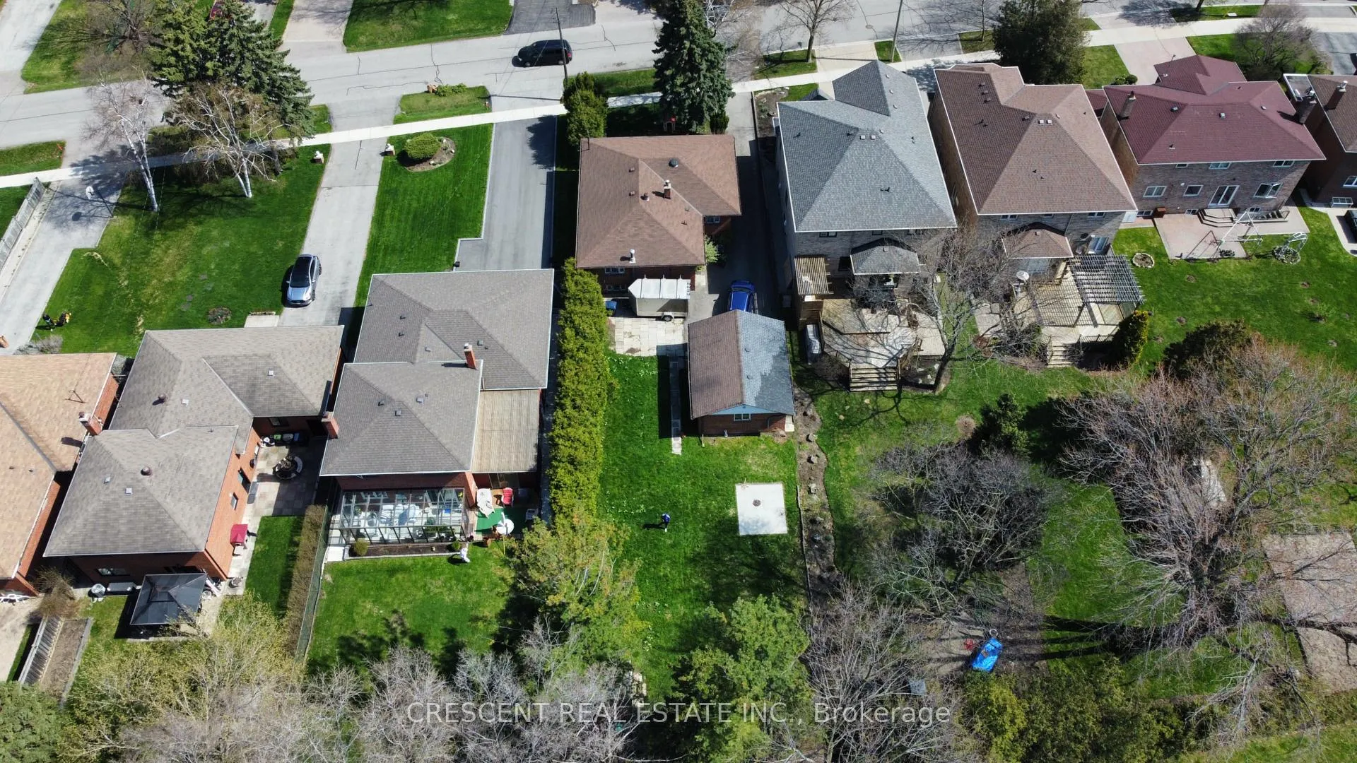 Photo 2 of 18 Laver Road, Etobicoke, Eringate-Centennial-West Deane — HOMEH