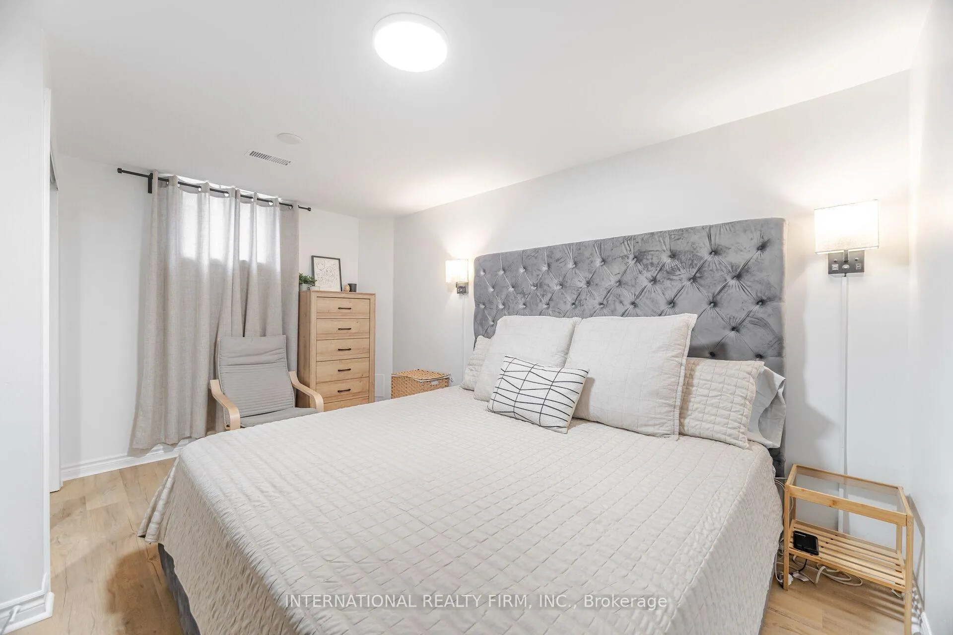 Photo 3 of 102 Tanager Square, Brampton, Heart Lake West — HOMEH