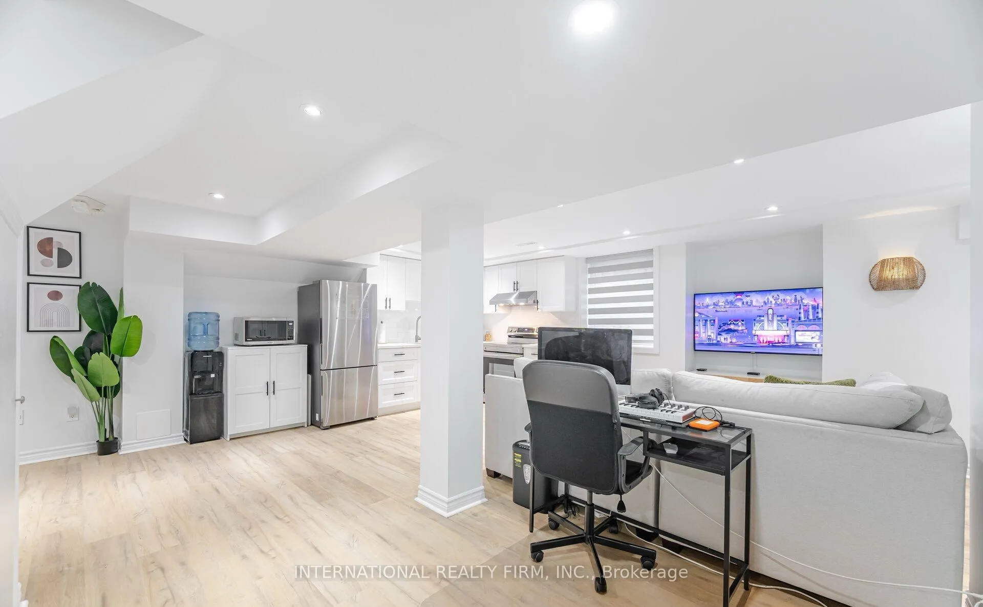 Photo 4 of 102 Tanager Square, Brampton, Heart Lake West — HOMEH