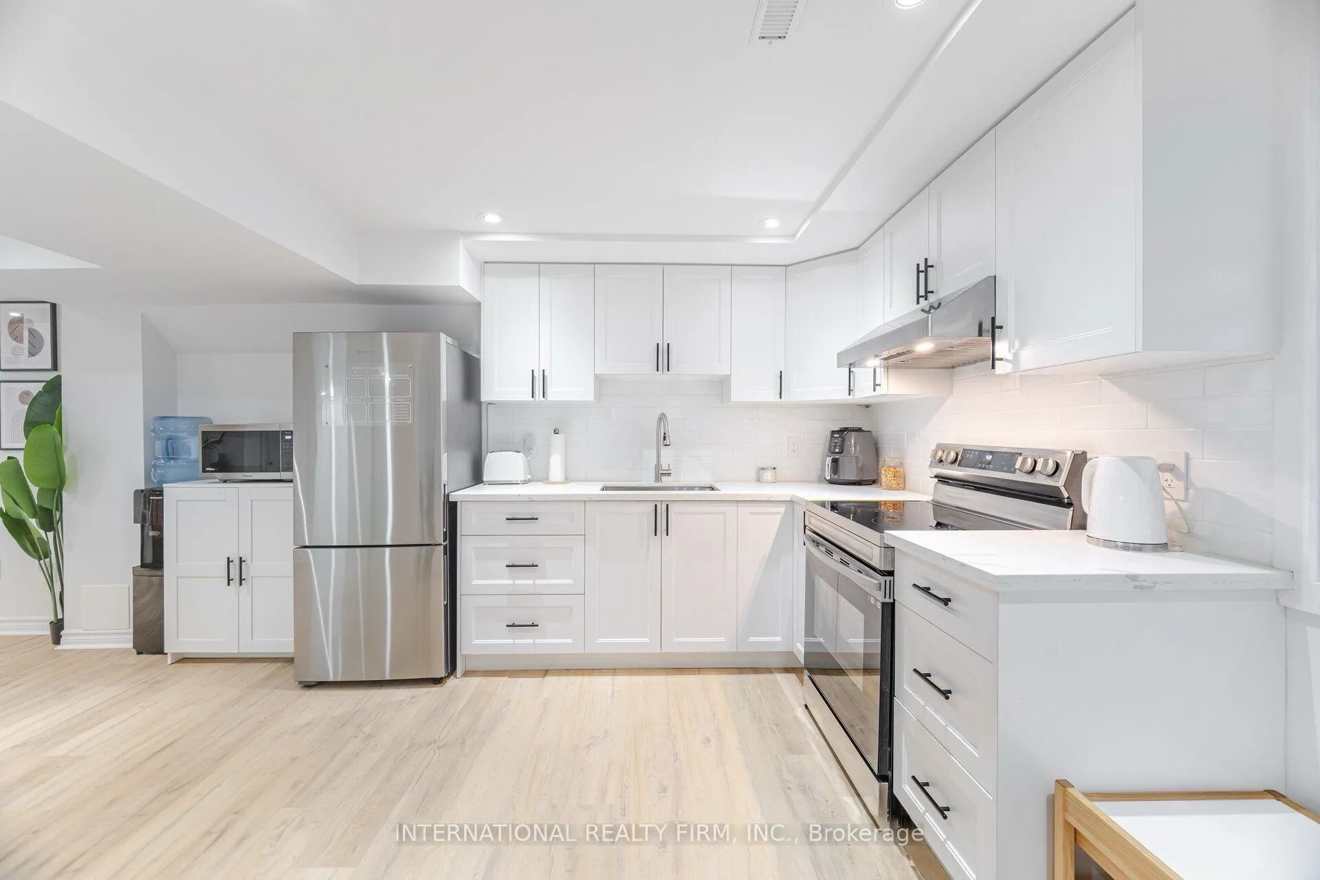 Photo 6 of 102 Tanager Square, Brampton, Heart Lake West — HOMEH
