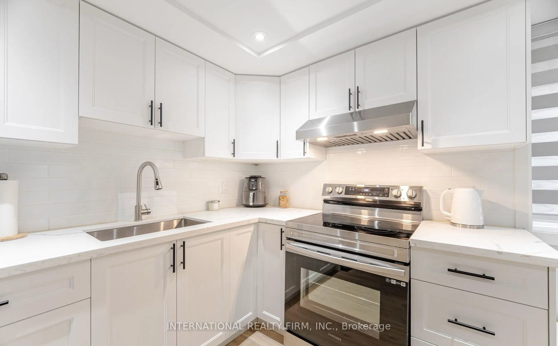 Photo 7 of 102 Tanager Square, Brampton, Heart Lake West — HOMEH
