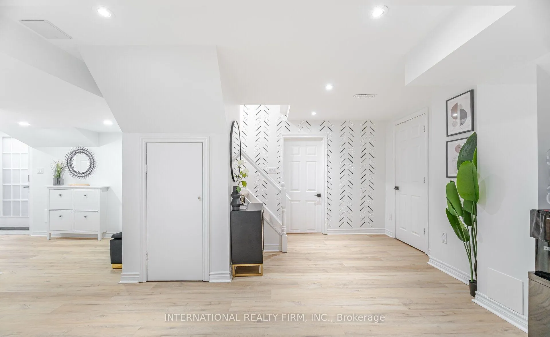 Photo 8 of 102 Tanager Square, Brampton, Heart Lake West — HOMEH