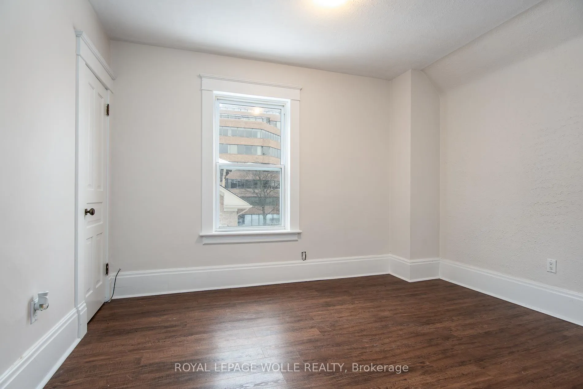 Photo 35 of 94 Scott Street, Kitchener — HOMEH