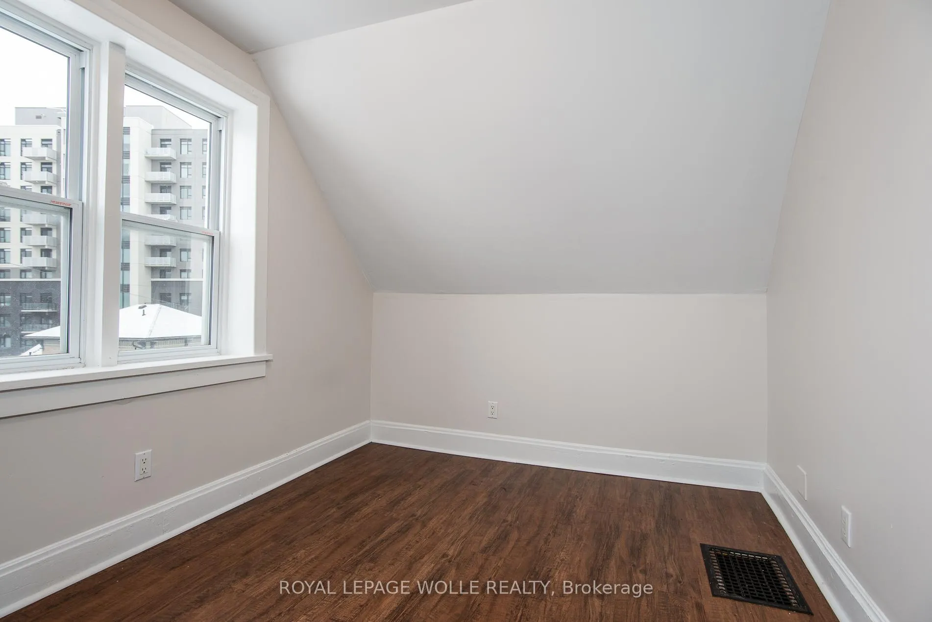 Photo 44 of 94 Scott Street, Kitchener — HOMEH
