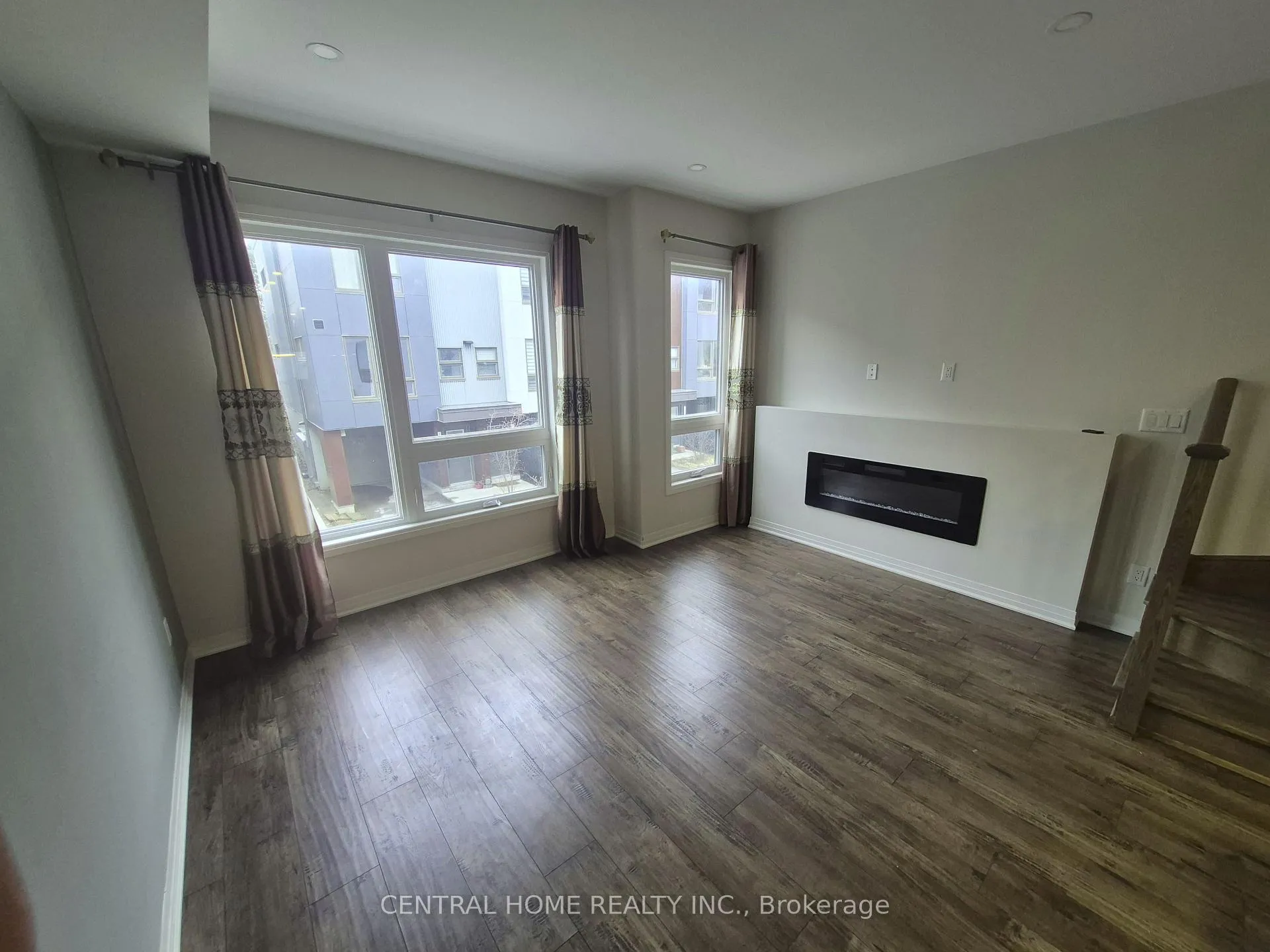 Photo 4 of 1635 Pleasure Valley Path, Oshawa, Samac — HOMEH