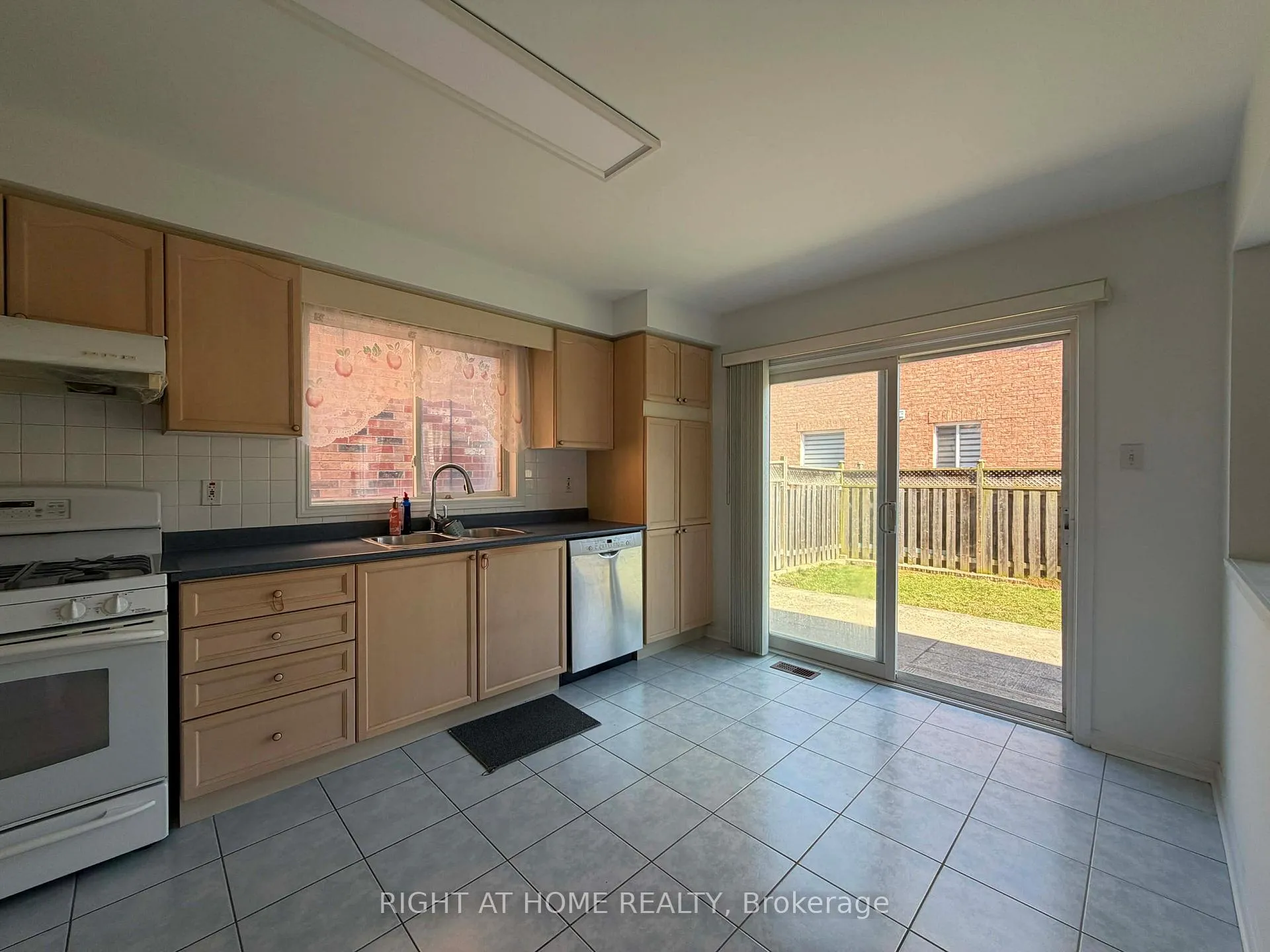 Photo 9 of 677 Irving Terrace, Milton, Beaty — HOMEH
